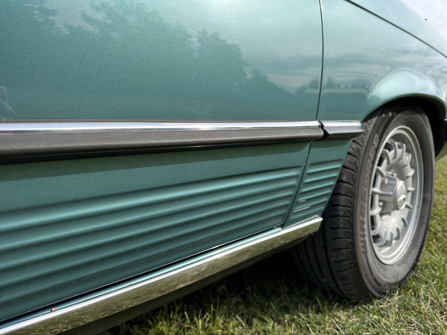 Exteriörbild på 1985 Mercedes-Benz 380 SL