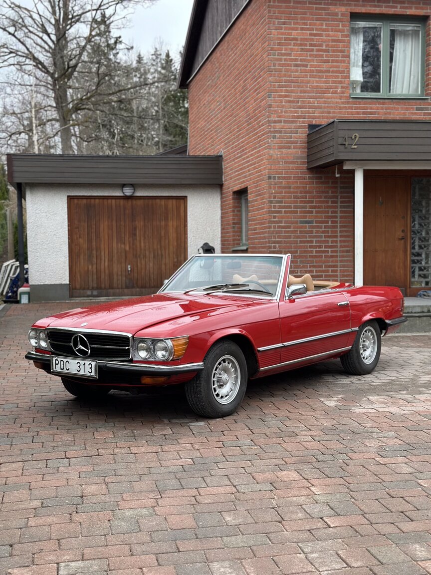 Exterior image of 1973 Mercedes-Benz 450 SL