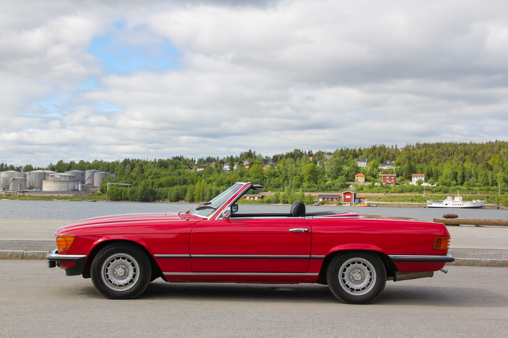 Exteriörbild på 1975 Mercedes-Benz 280 SL