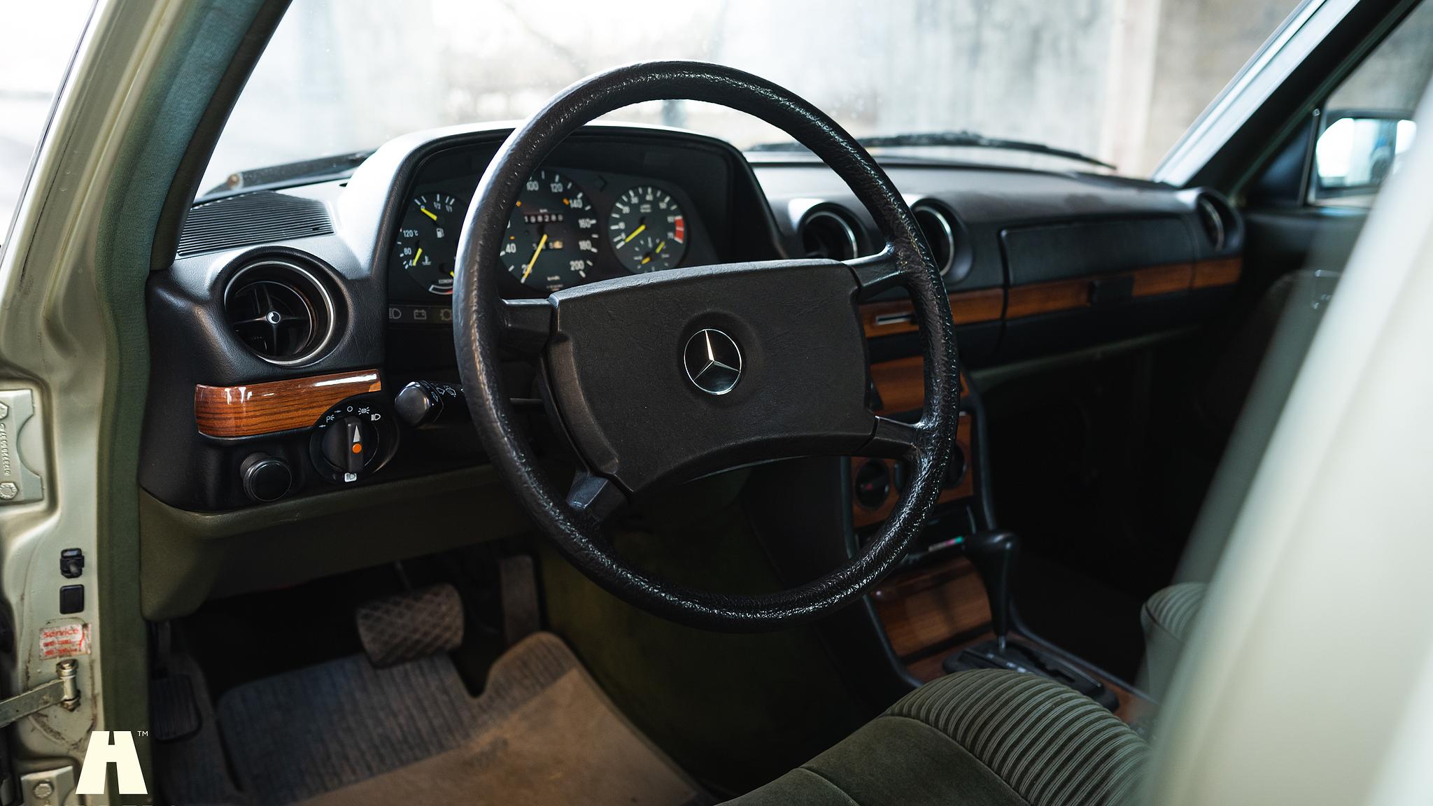 Interiörbild 1985 Mercedes-Benz 200 Series 3  (2)