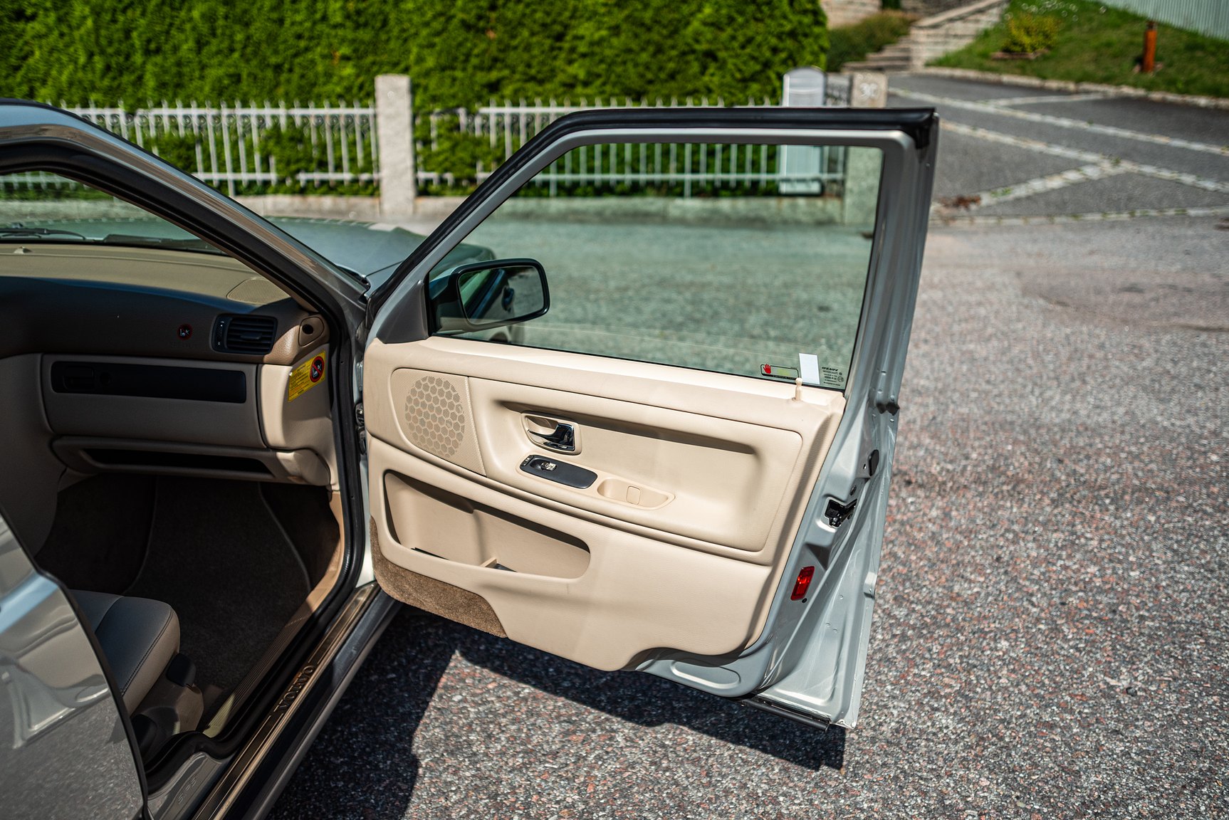 Interior image of 2000 Volvo V70 XC 2.4 T AWD 