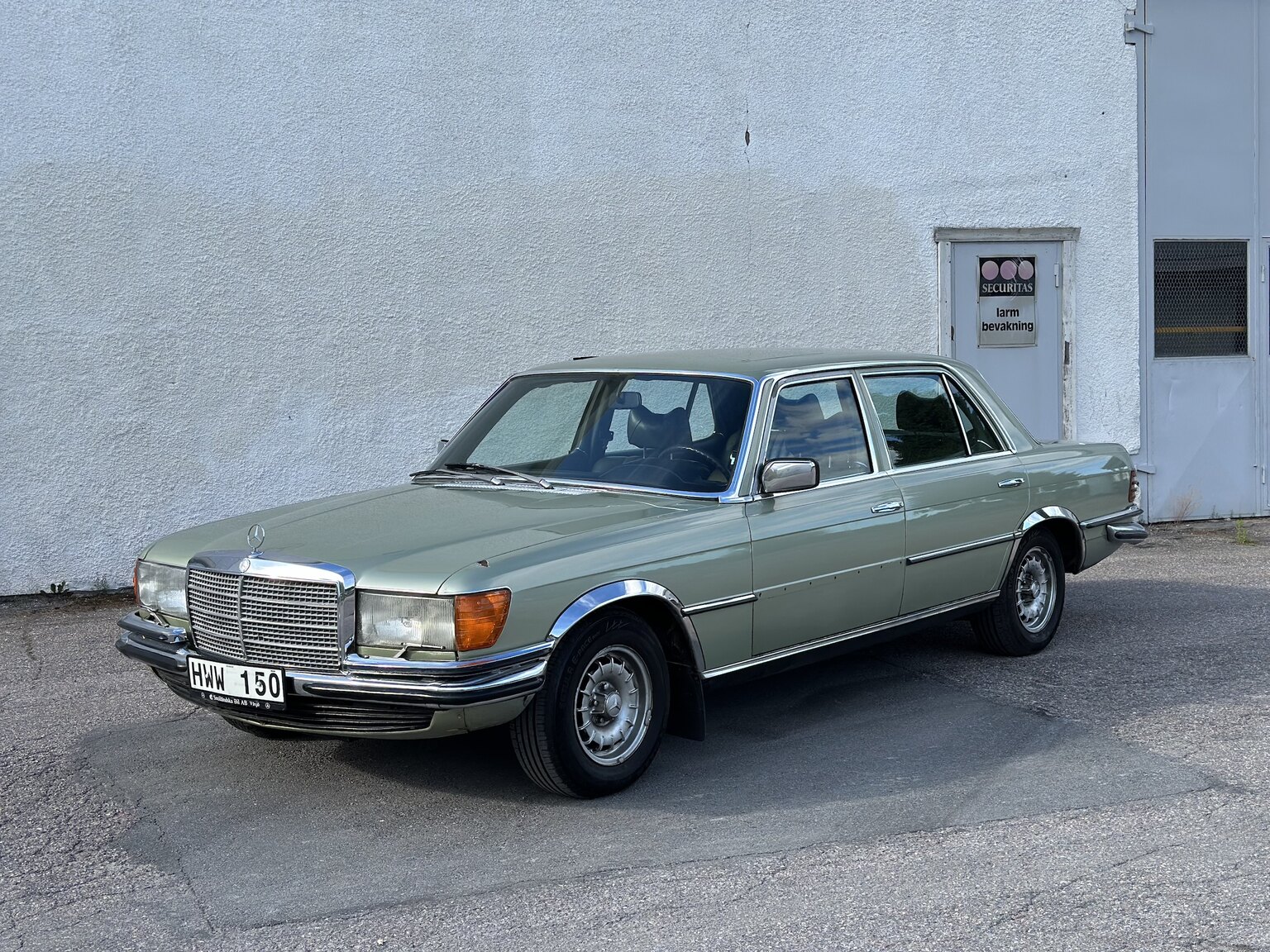 Exteriörbild på 1975 Mercedes Benz 450 SEL (2)