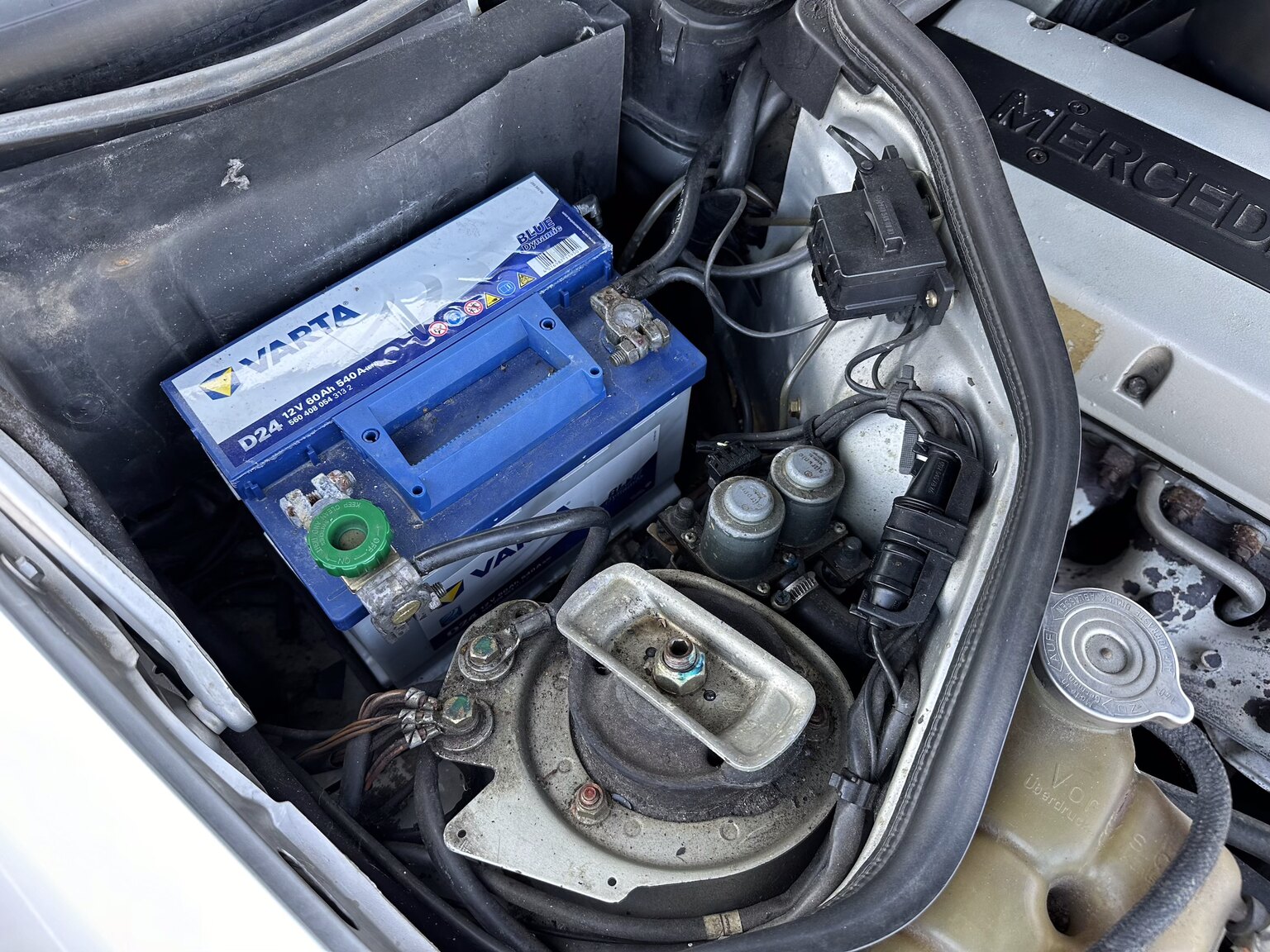 Image of 1992 Mercedes-Benz 300 CE-24 mechanics