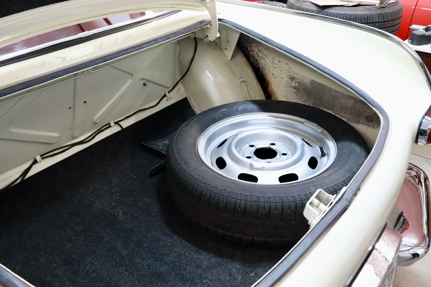 Interior image of 1964 Volvo P 1800S (27)