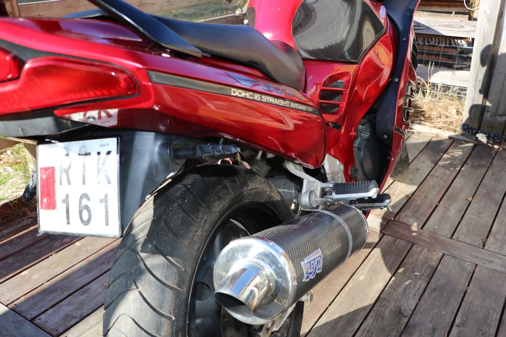 Exteriörbild på 1995 SUZUKI RF 900R