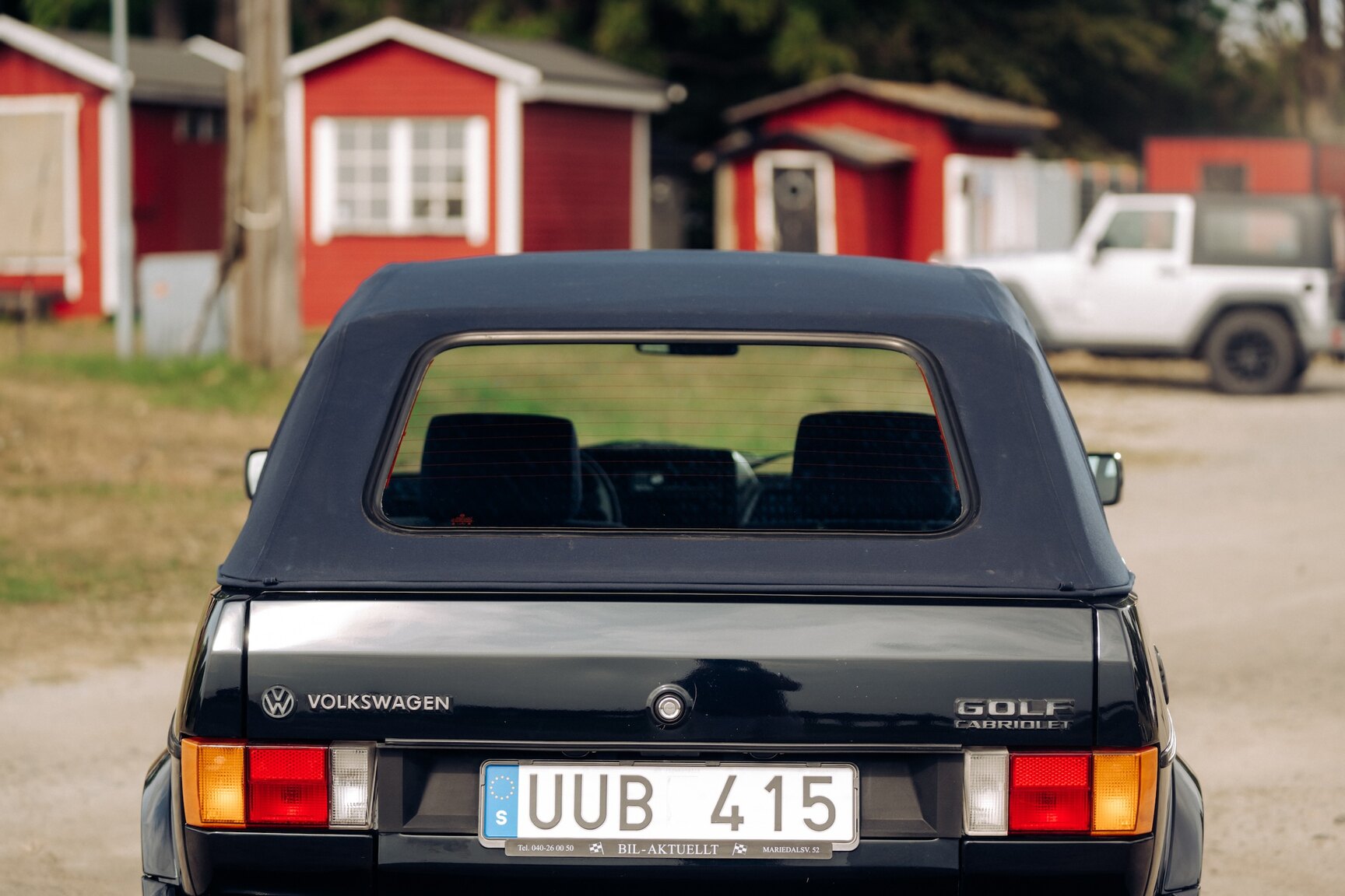 Exterior image of 1991 VW Golf Cabriolet "Etienne Aigner Edition"