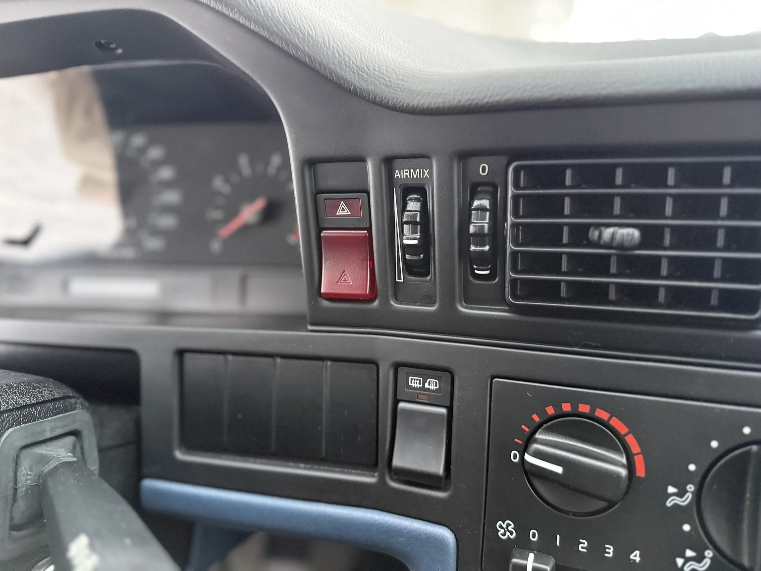 Interior image of 1994 Volvo 850 2.5 SE (16)