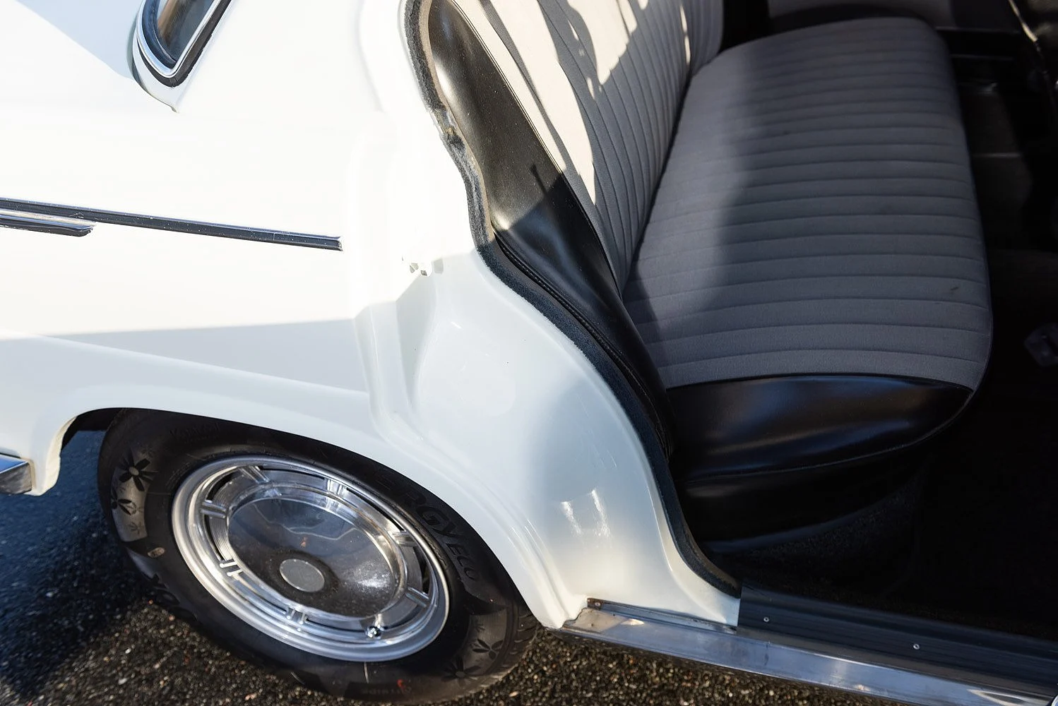 Innenraumfoto von 1964 BMW 1800 (56)