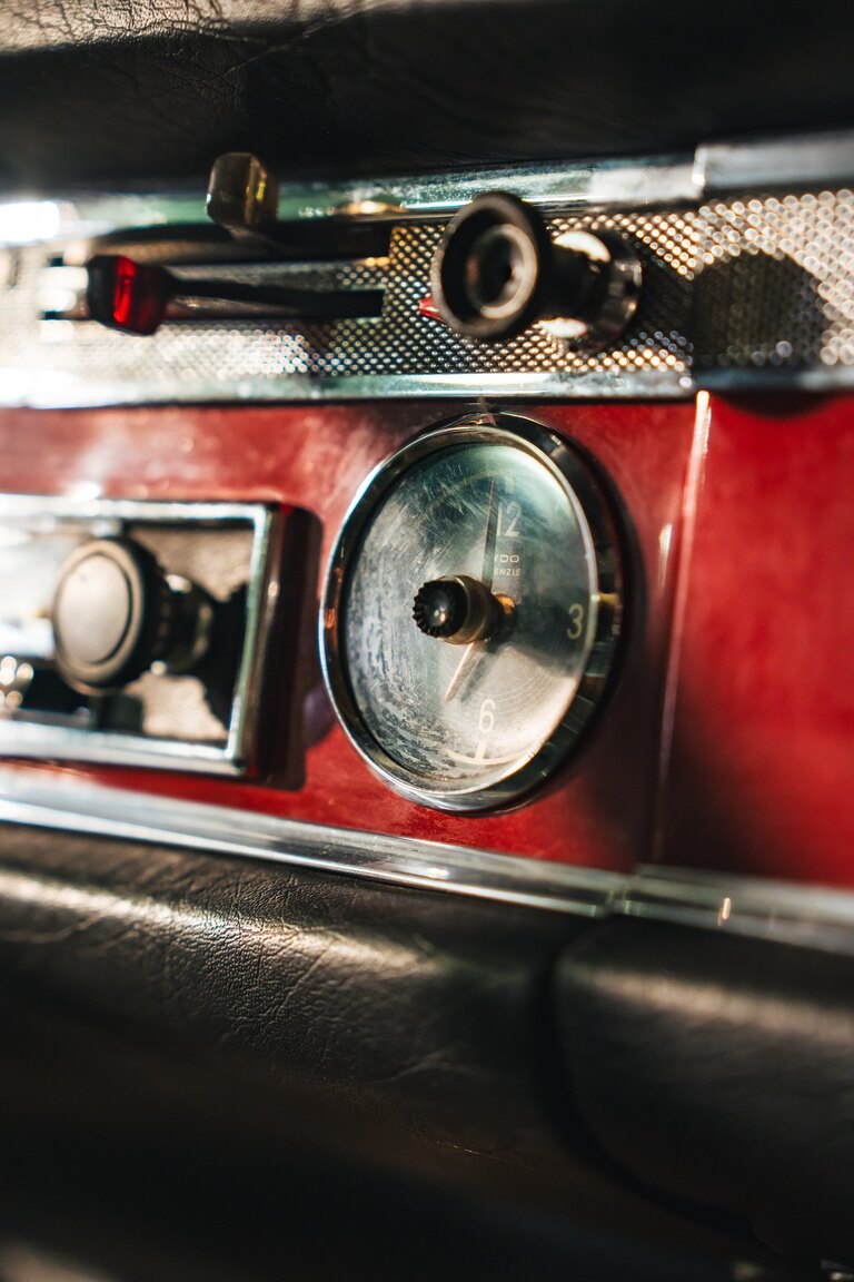 Innenraumfoto von 1966 Mercedes-Benz 230 SL 