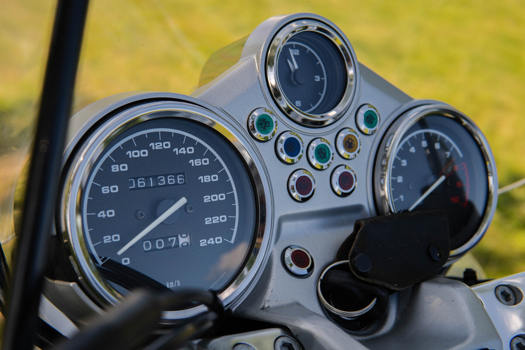 Exterior image of 1998 BMW R1100R (46)