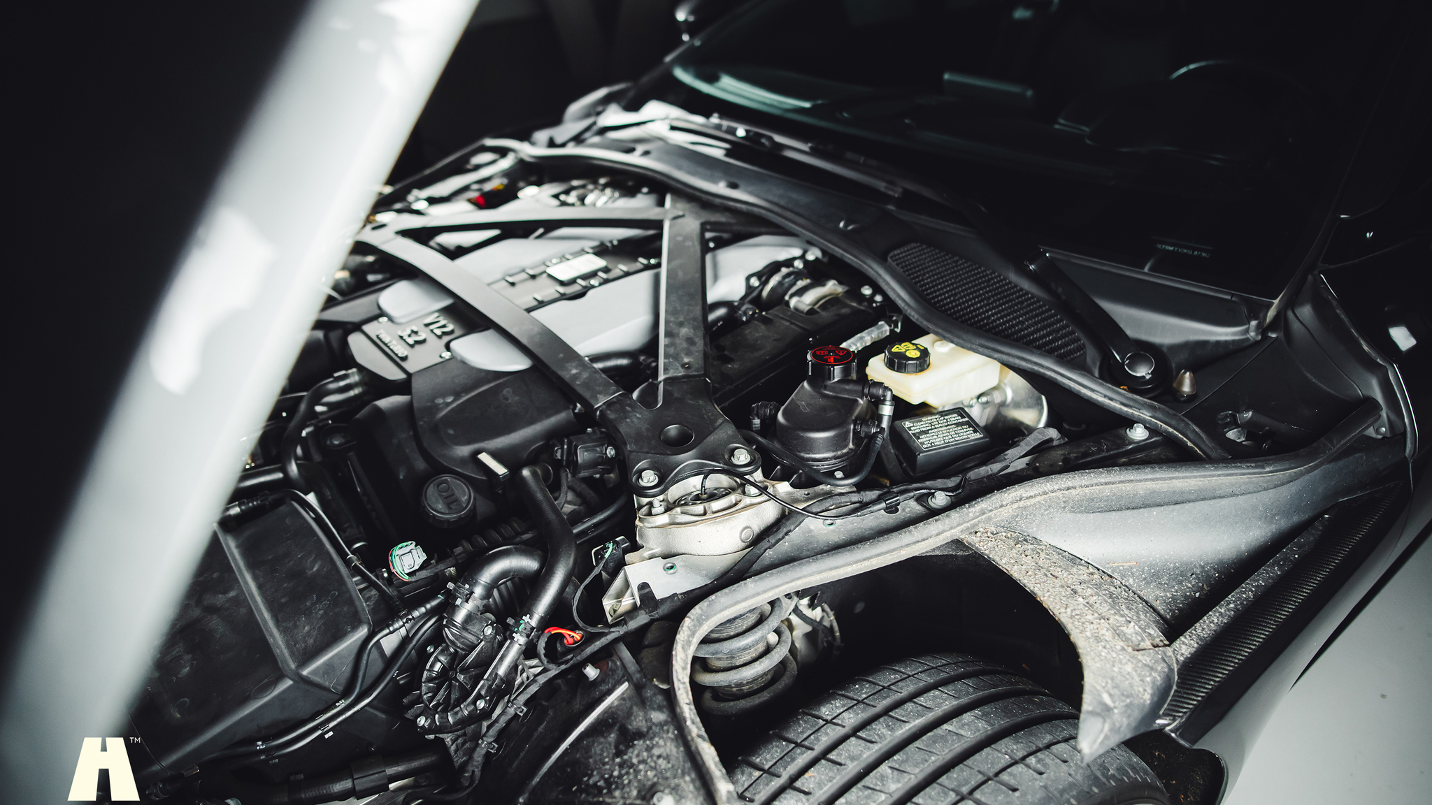 Image of 2019 Aston Martin DB11 AMR mechanics (5)