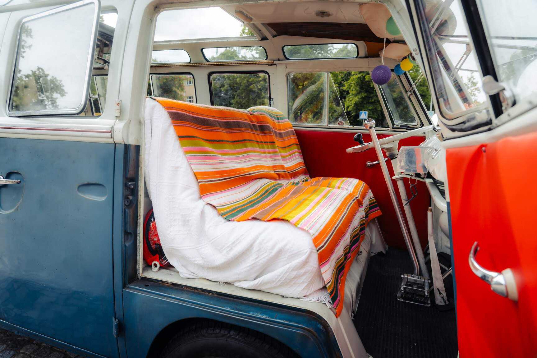 Interiörbild 1964 Volkswagen Kleinbus Transporter 1500 Deluxe “21-fönsters Samba”