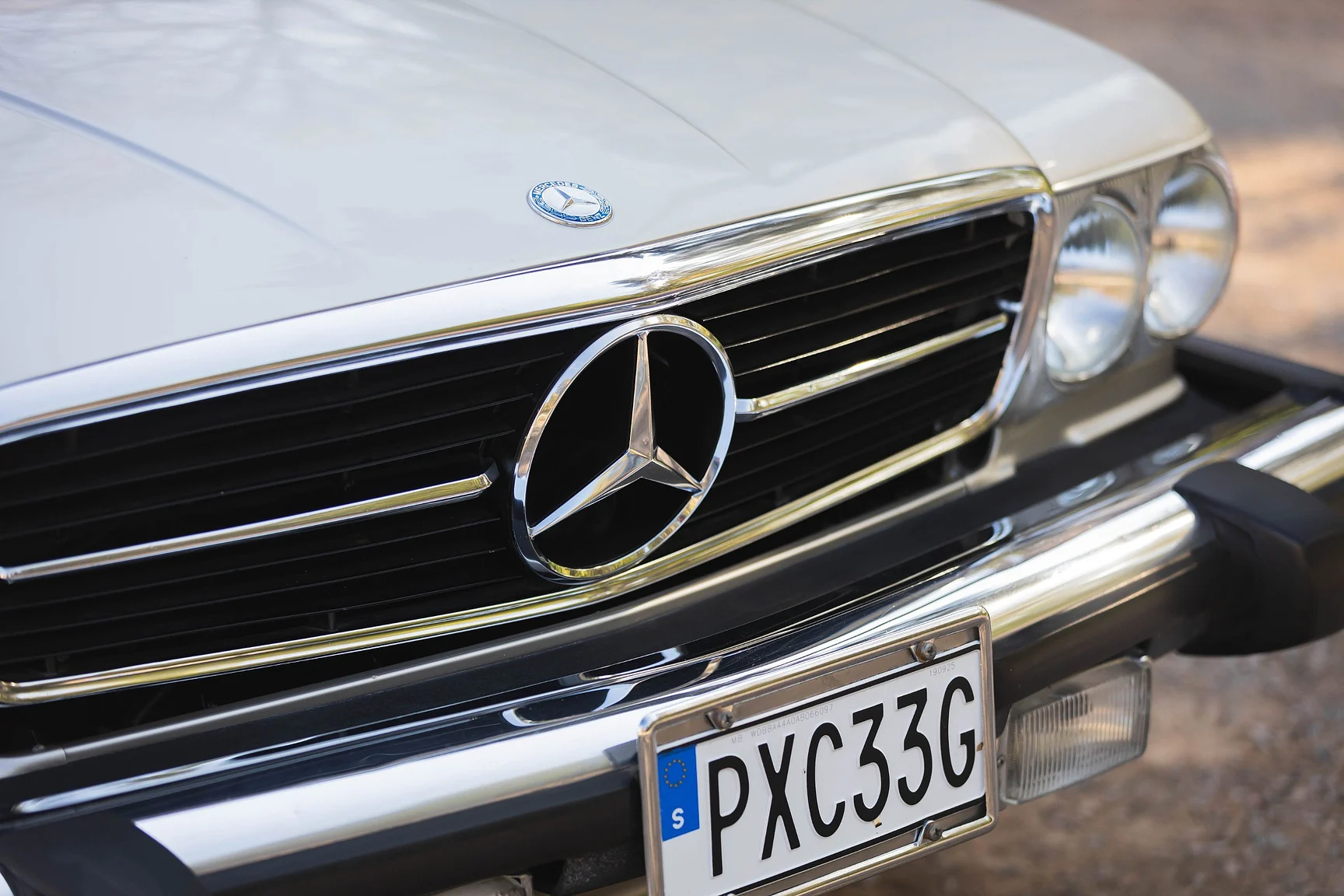 Exteriörbild på 1980 Mercedes-Benz 450 SL  (18)