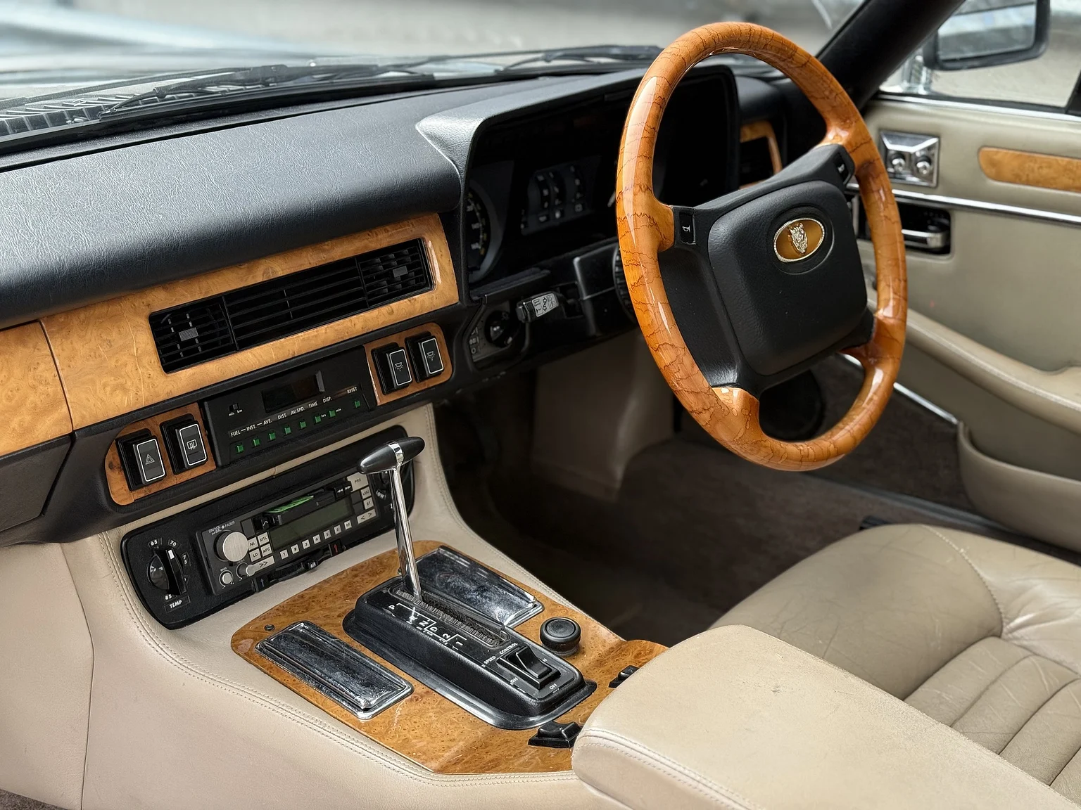 Innenraumfoto von 1985 Jaguar XJS HE (25)
