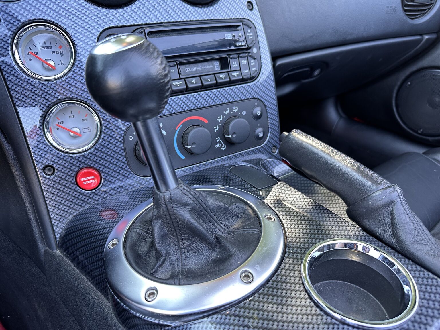 Interior image of 2004 Dodge Viper SRT-10 (15)