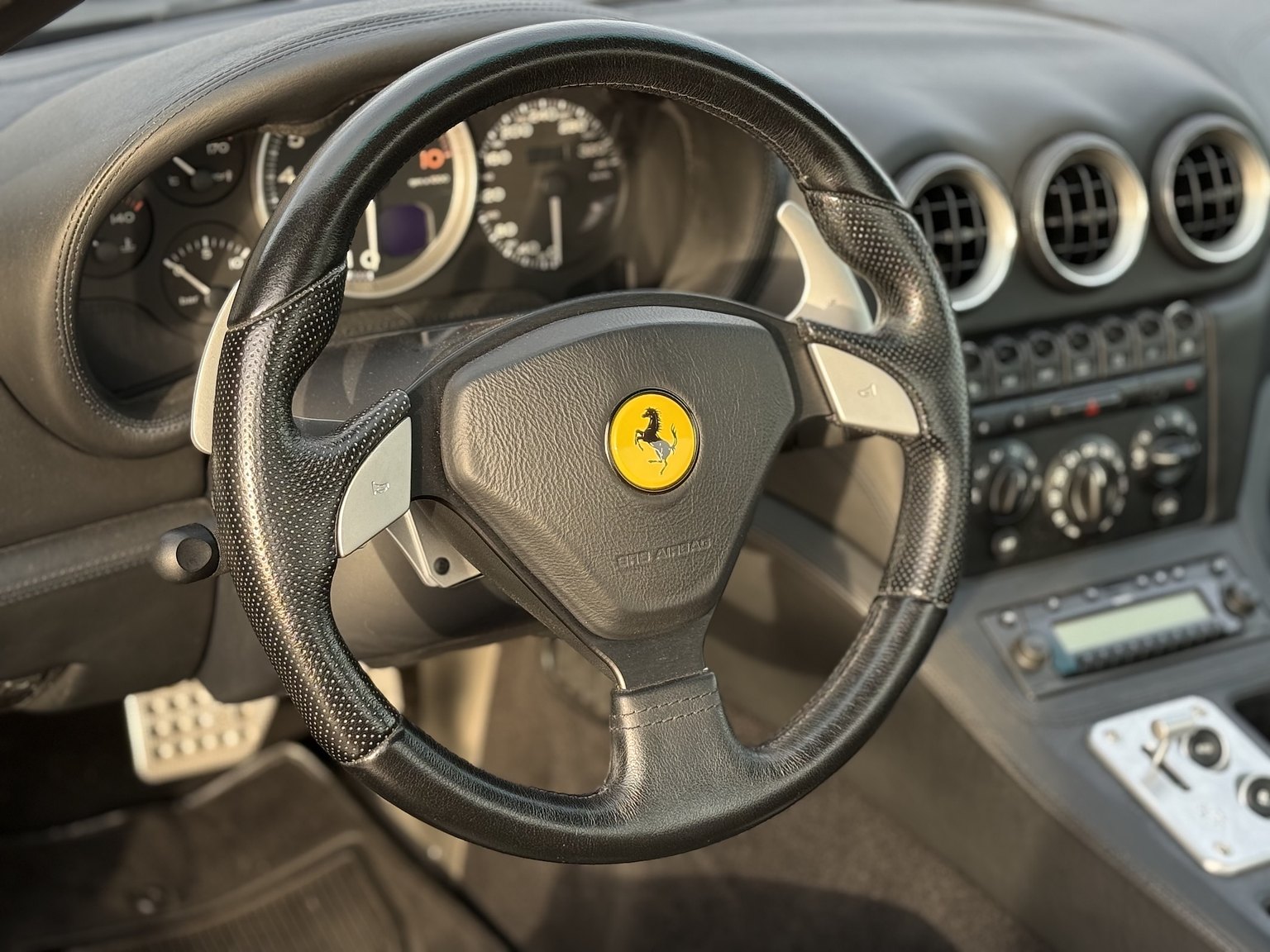 Interiörbild 2003 Ferrari 575M Maranello
