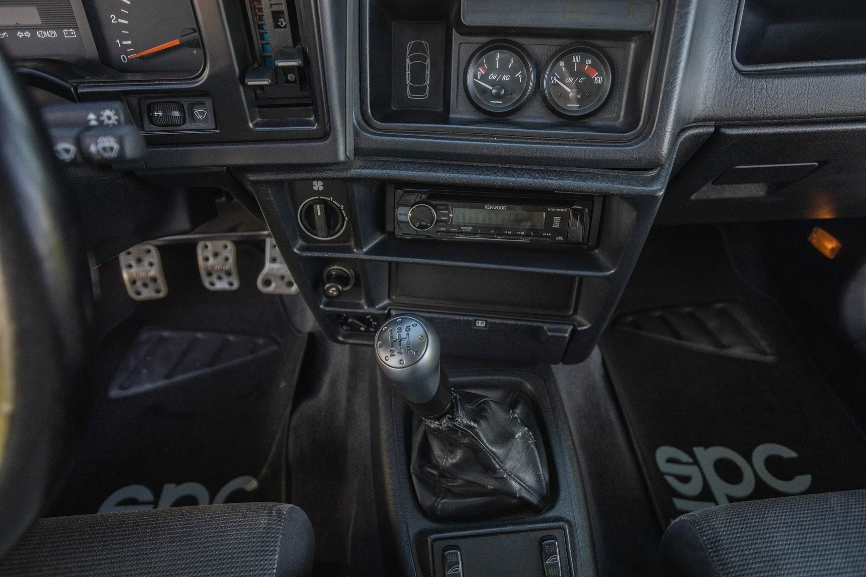 Innenraumfoto von 1991 Ford Sierra Cosworth 4x4 (3)