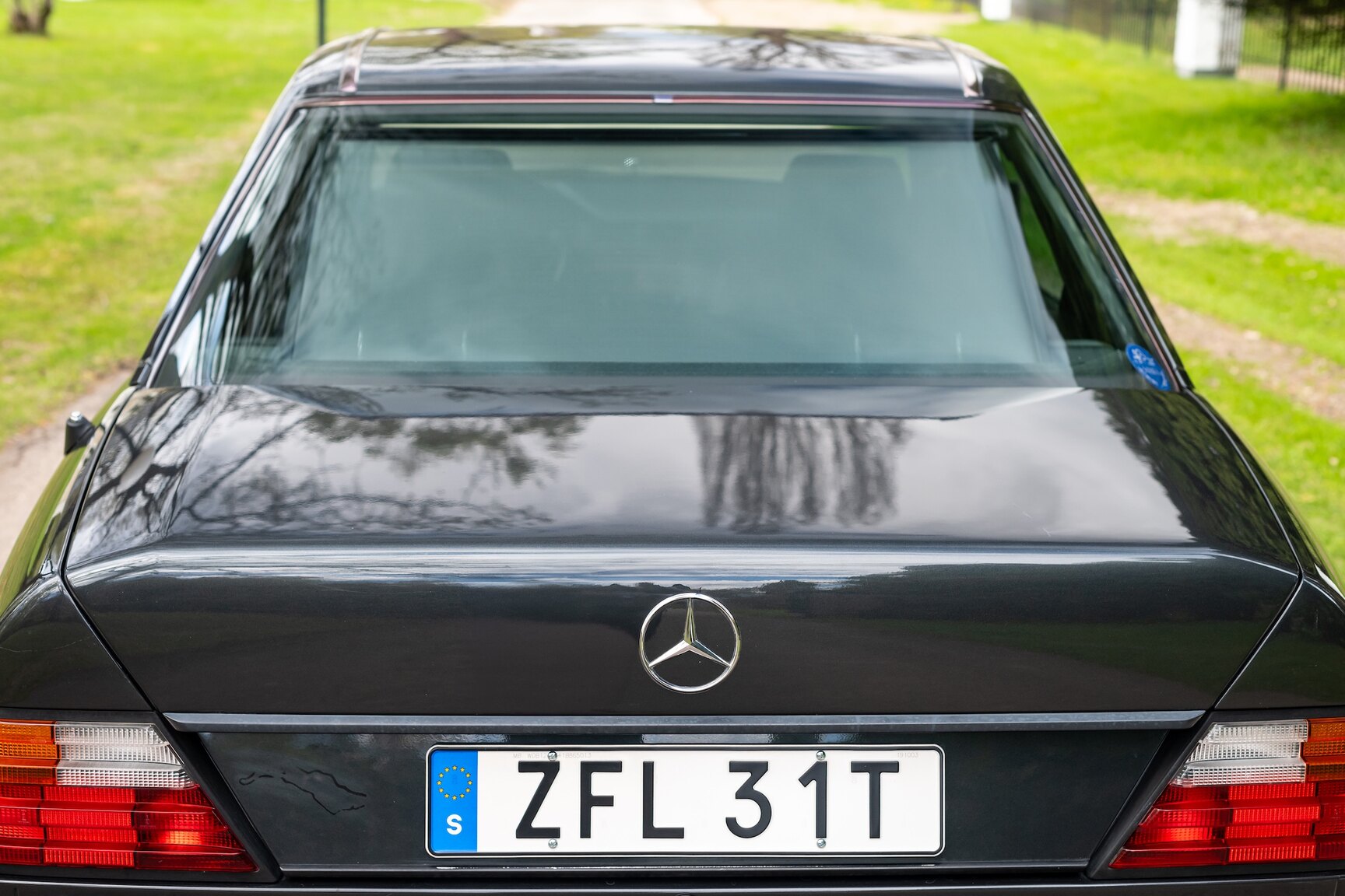 Exterior image of 1993 Mercedes-Benz 400 E