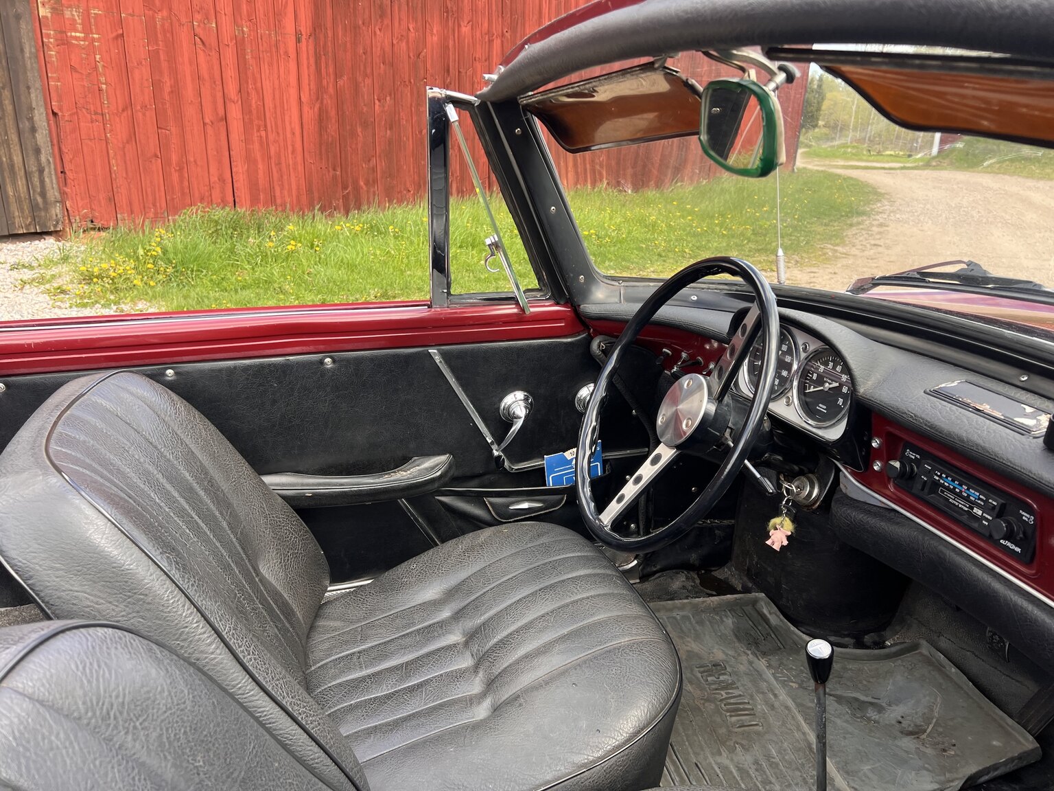 Interior image of 1967 Renault Caravelle Coupé
