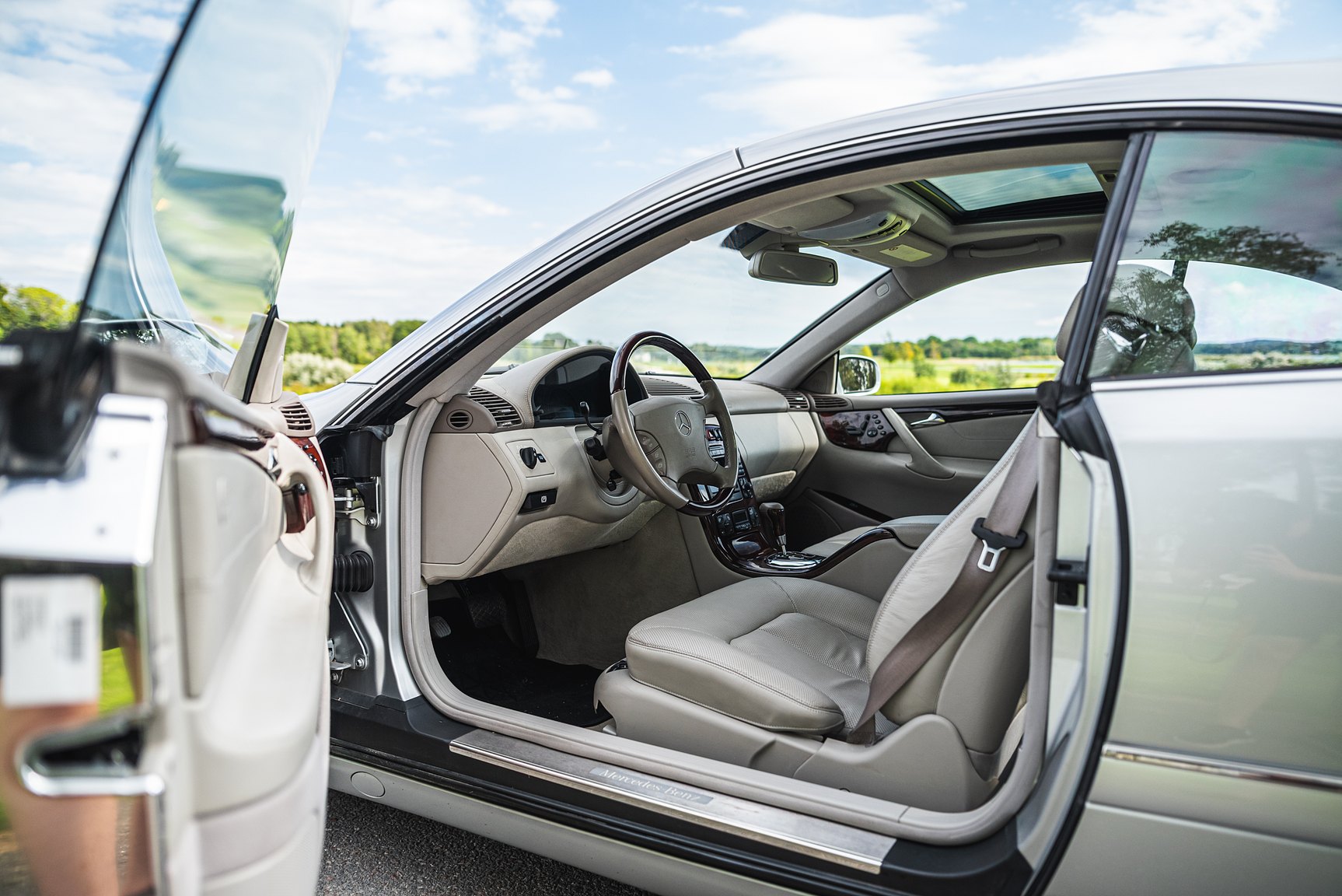 Interior image of 2000 Mercedes-Benz CL 500
