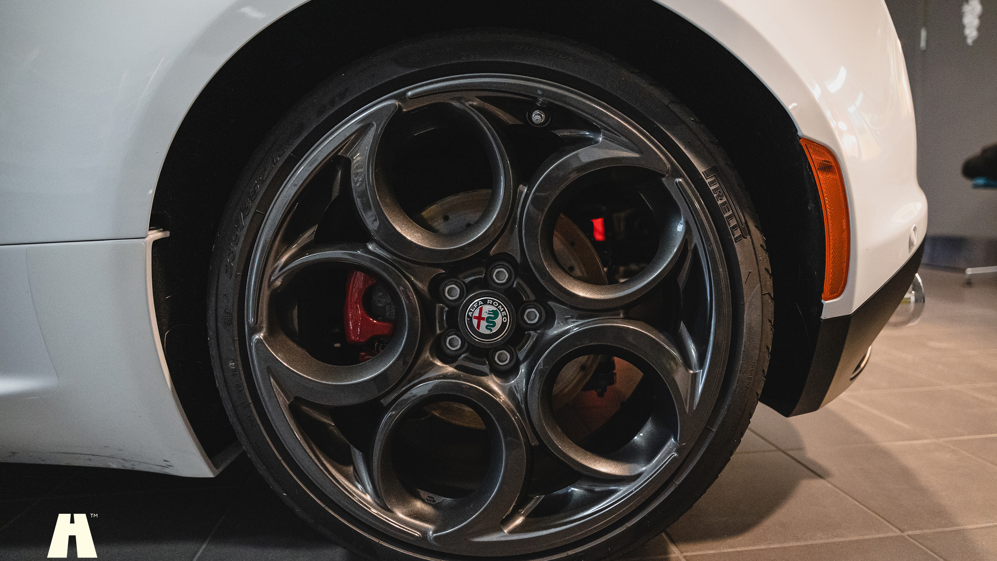 Exteriörbild på 2016 Alfa Romeo 4C (16)