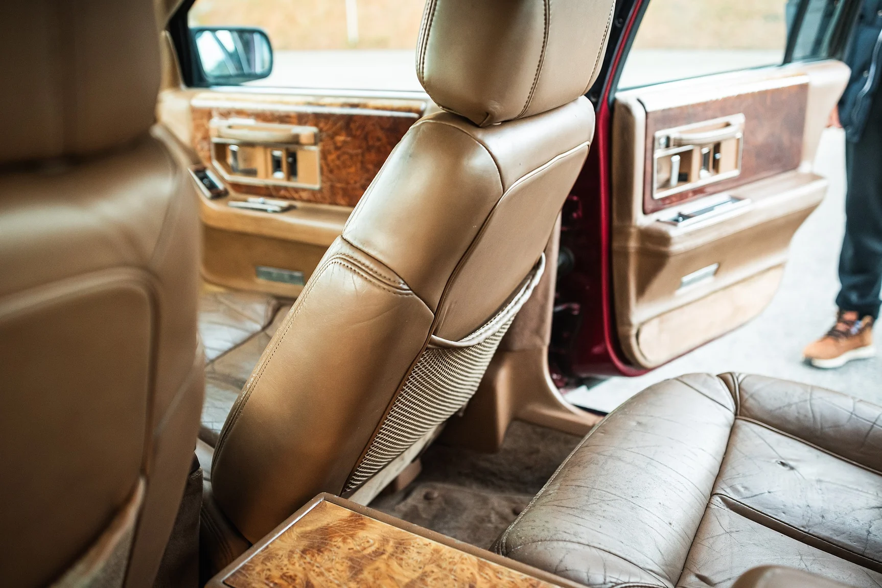 Interior image of 1989 Cadillac Seville (58)