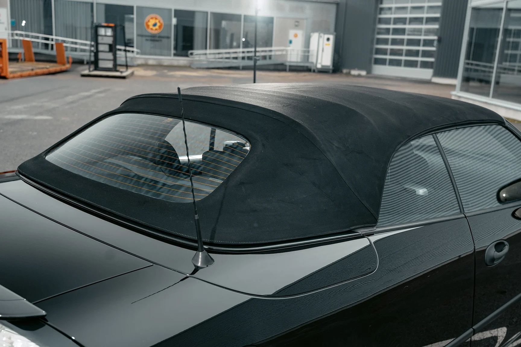 Exterior image of 2004 SAAB 9-3 Aero 2.0T Cabriolet (76)