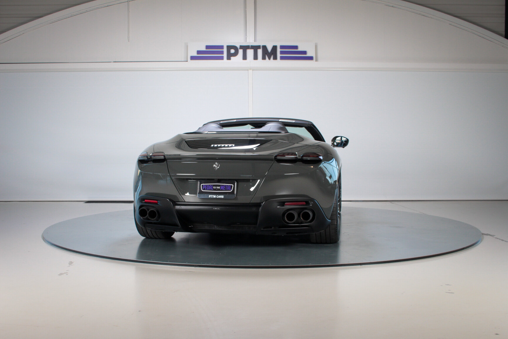 Exteriörbild på 2024 Ferrari Roma Spider