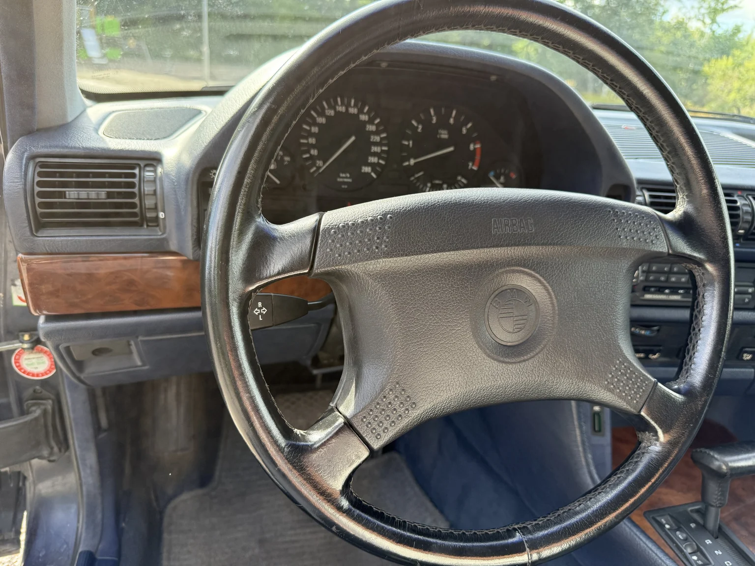 Innenraumfoto von 1990 BMW 750i (29)