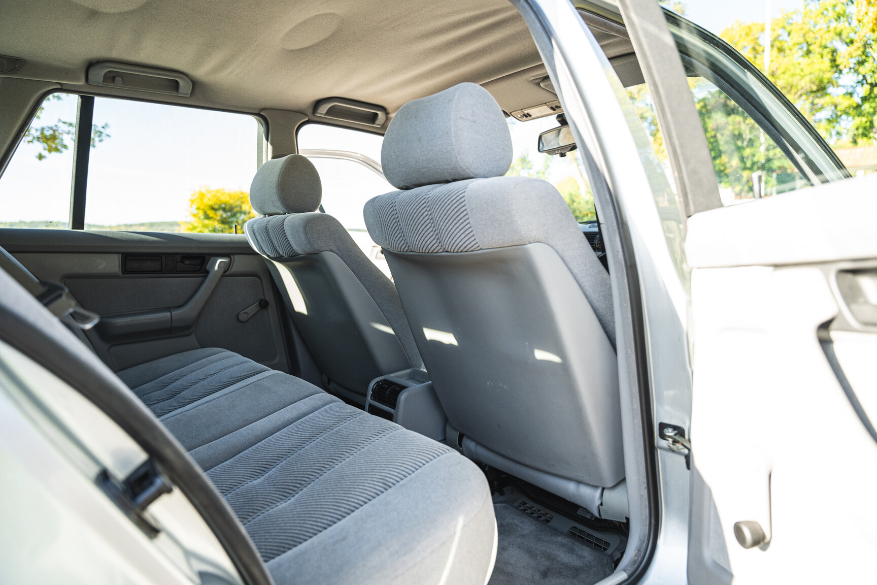 Interior image of 1994 BMW 520i E34