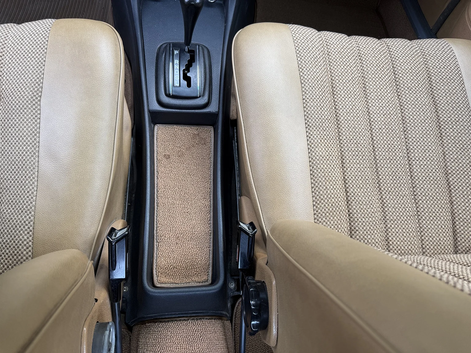 Innenraumfoto von 1974 Mercedes-Benz 230 Automatic (16)