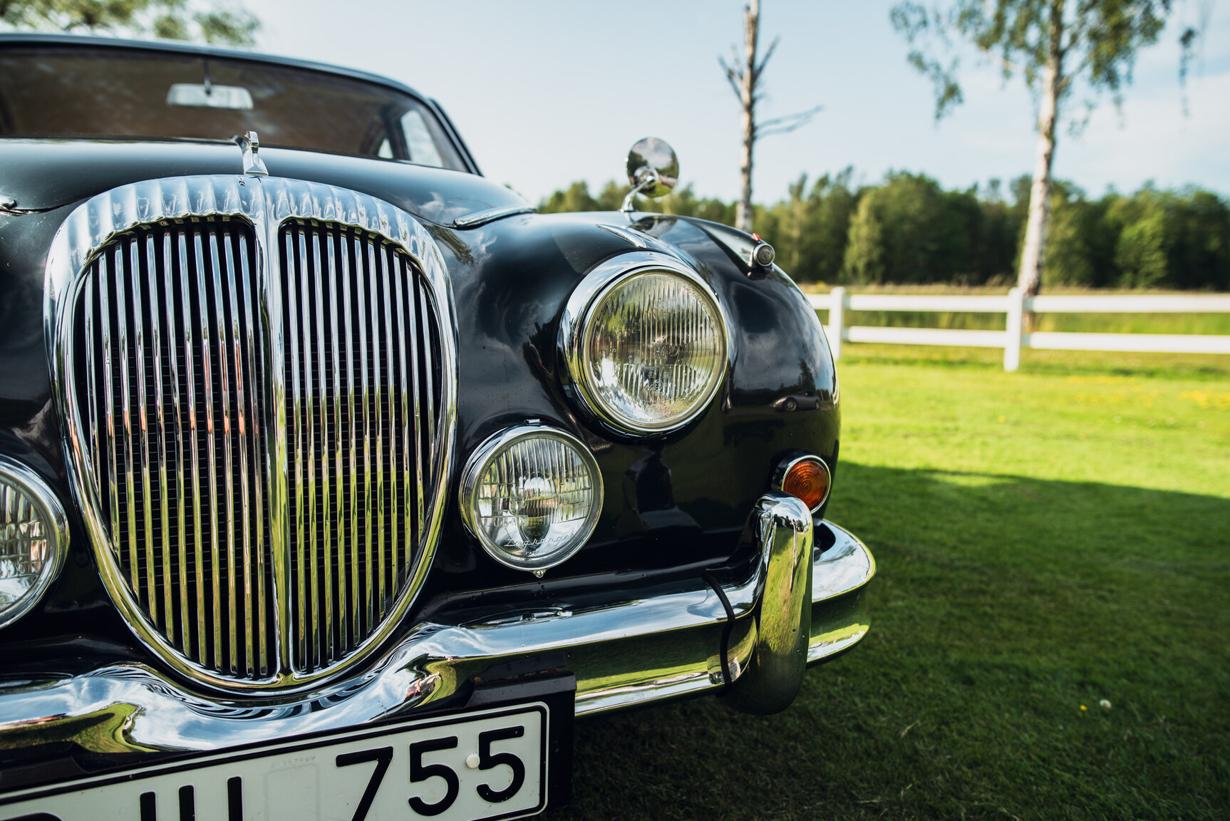 Exterior image of 1965 Daimler 250 V8