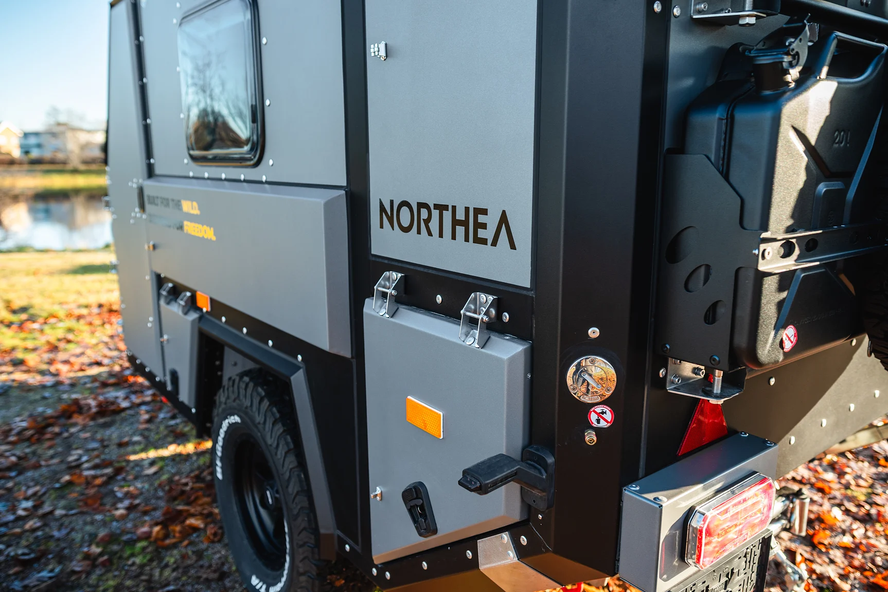 Exterior image of 2025 Northea Trailer Expedition Crawler 458i Offgrid-Camper (27)