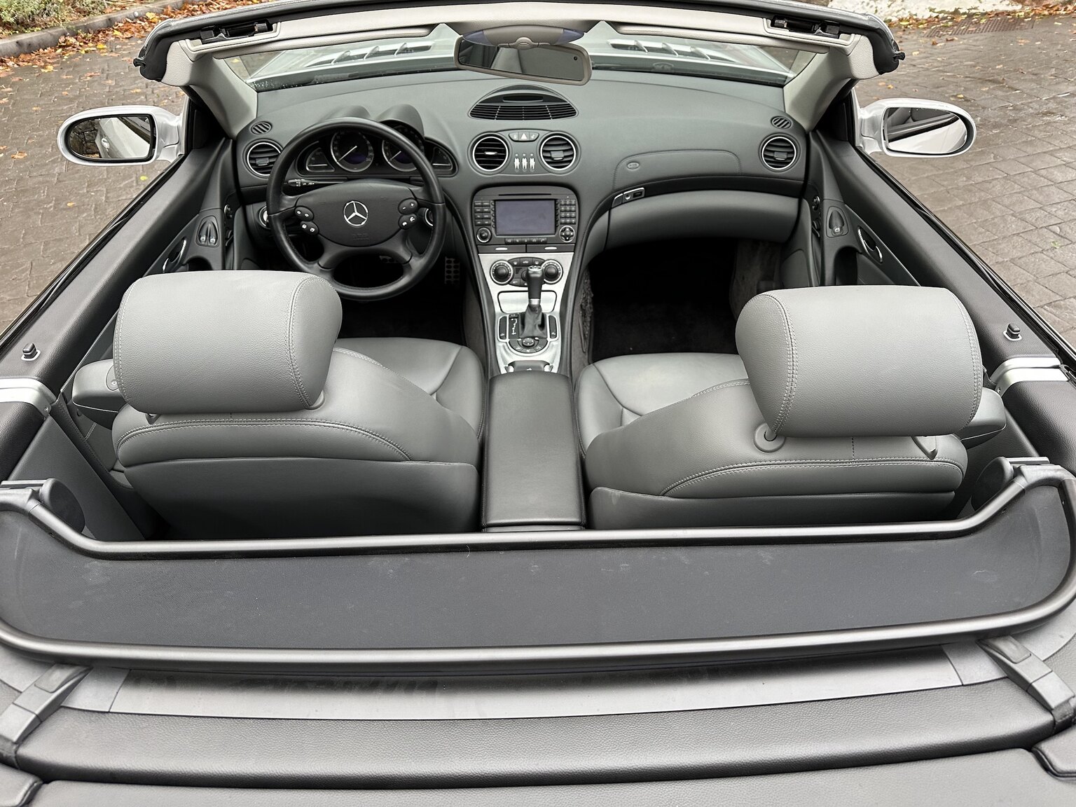 Innenraumfoto von 2005 Mercedes-Benz SL 350