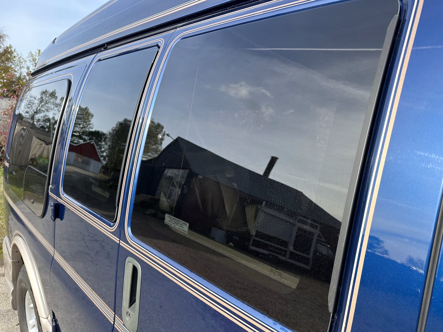 Exterior image of 2000 GMC Savana G1500 Conversion Van