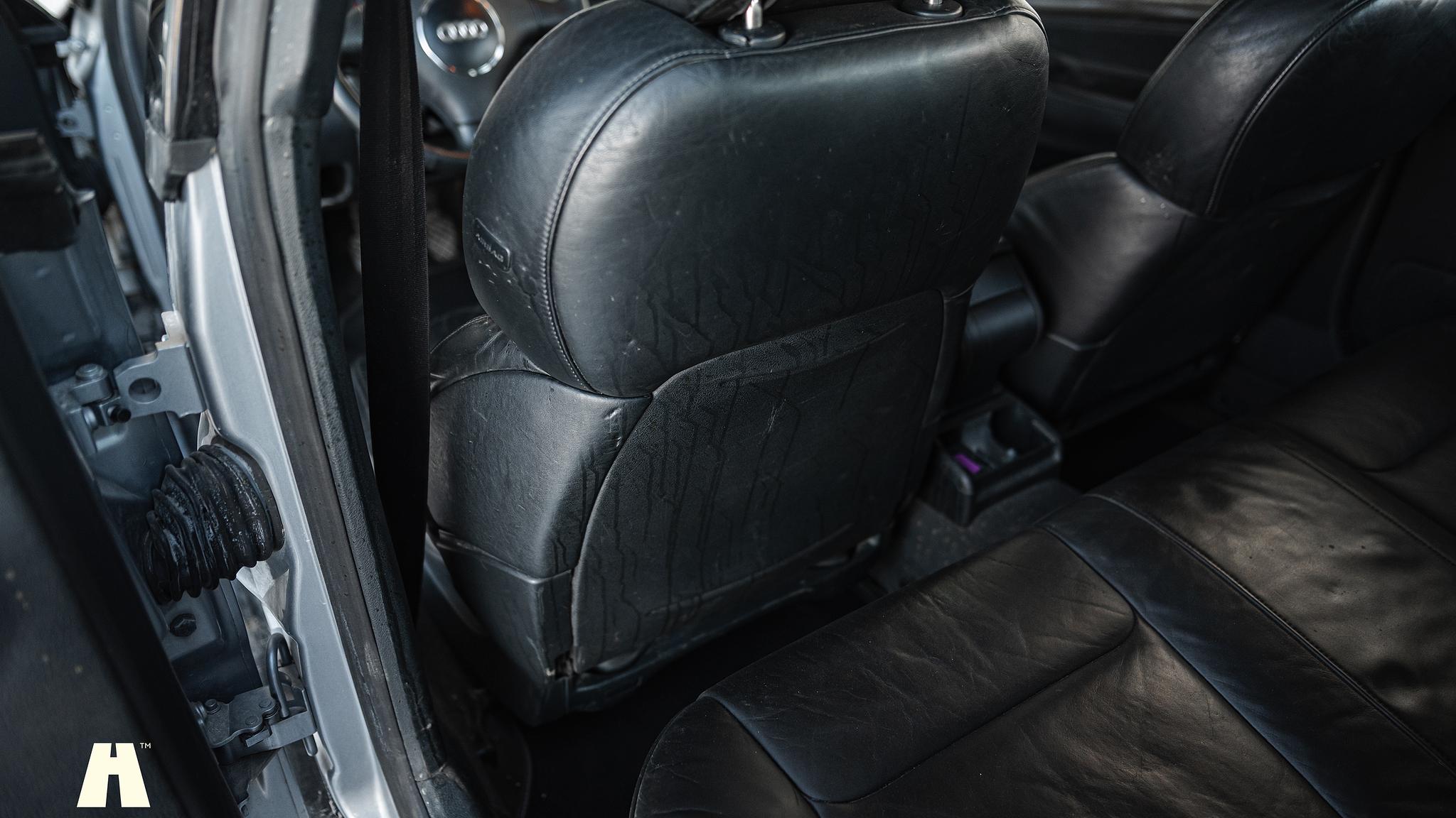 Interior image of 2001 Audi RS4 B5 (73)