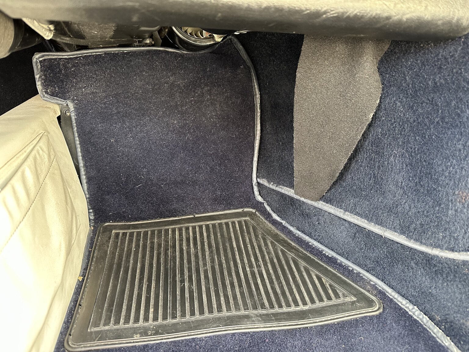 Interiörbild 1986 Ferrari 328 GTS