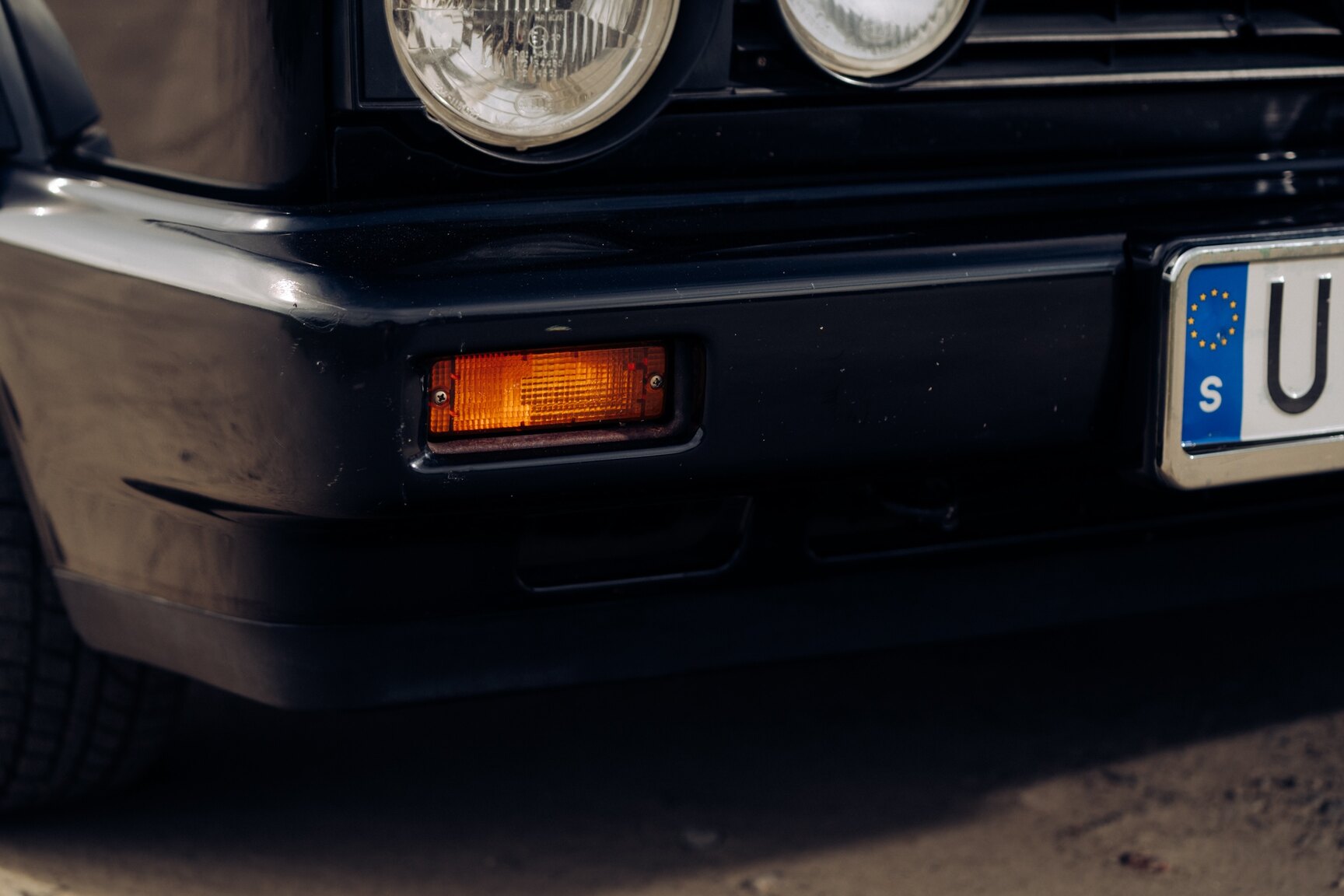Exterior image of 1991 VW Golf Cabriolet "Etienne Aigner Edition"
