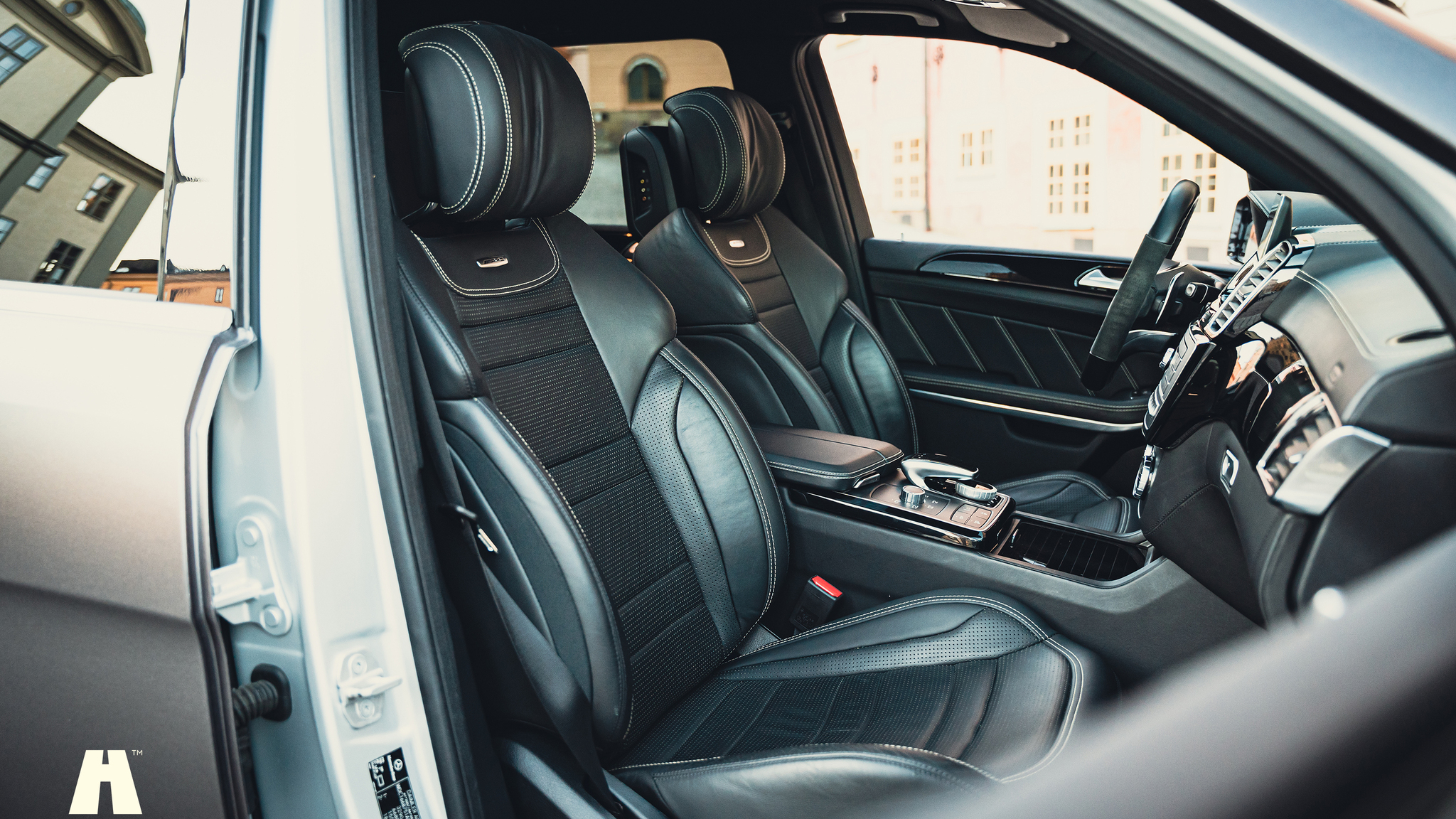 Innenraumfoto von 2017 Mercedes-Benz GLS 63 AMG (9)