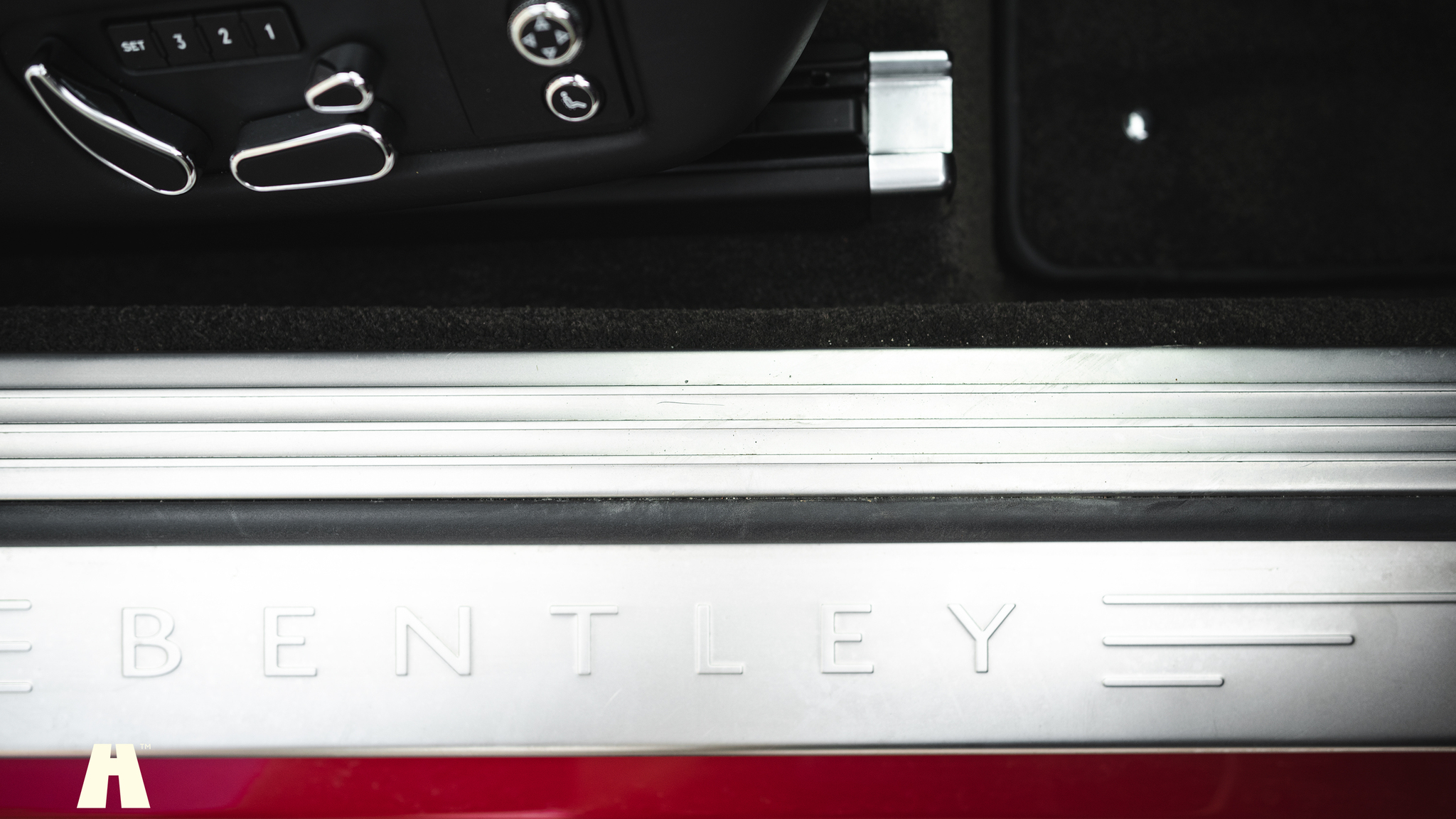 Innenraumfoto von 2013 Bentley Continental GT V8 (54)