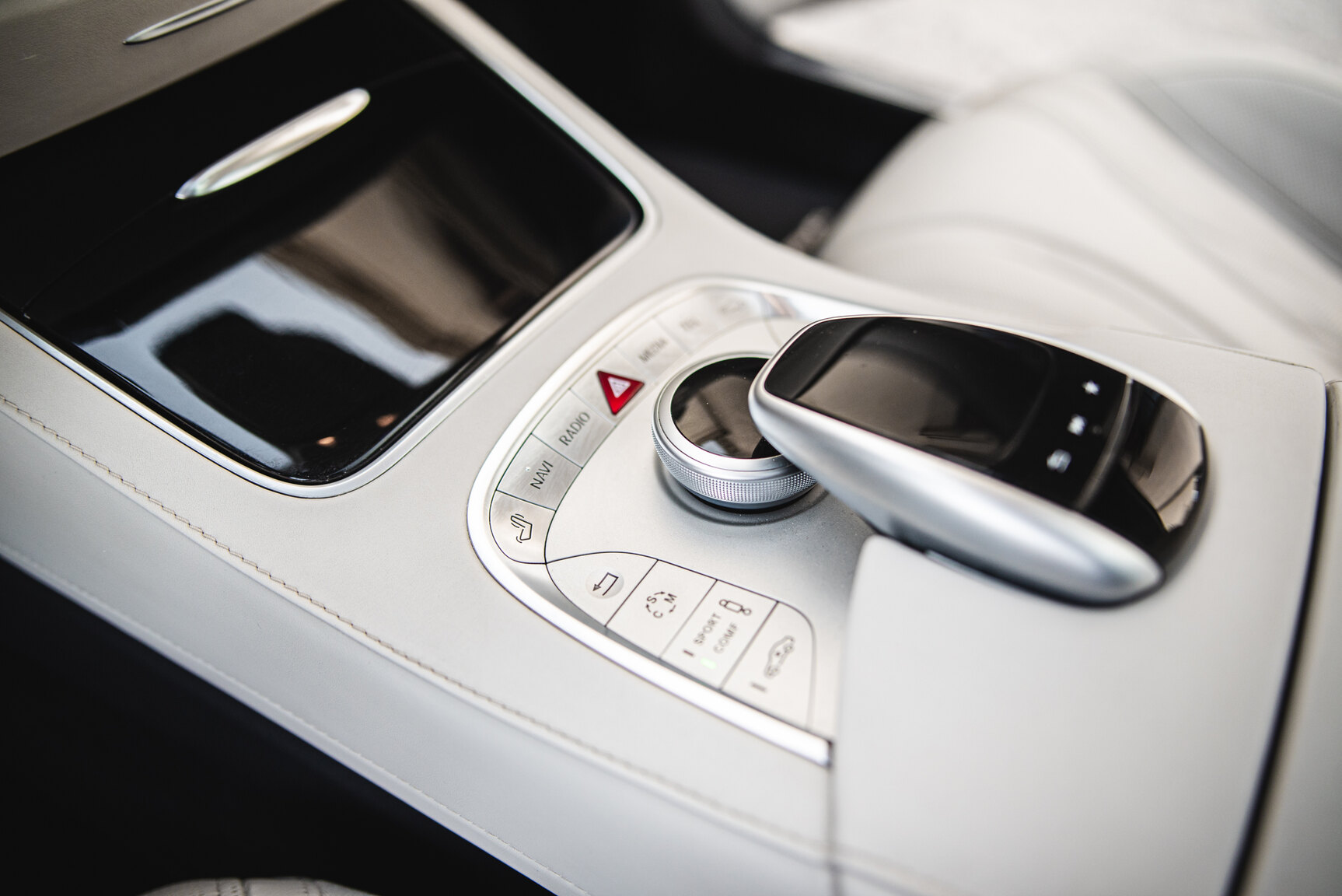 Innenraumfoto von 2016 Mercedes-Benz S63 AMG 4MATIC Coupé