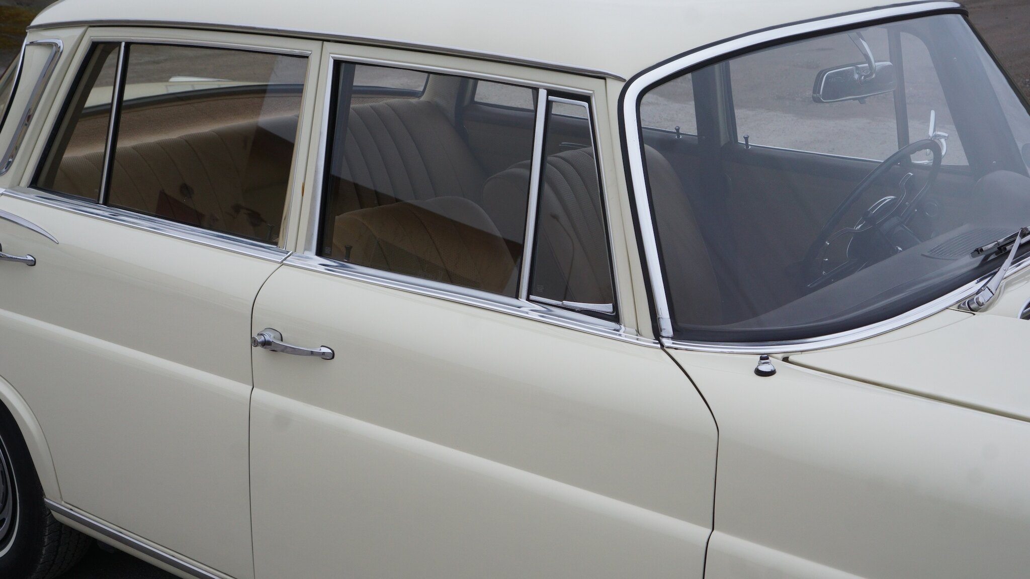 Exterior image of 1966 Mercedes-Benz 230 S