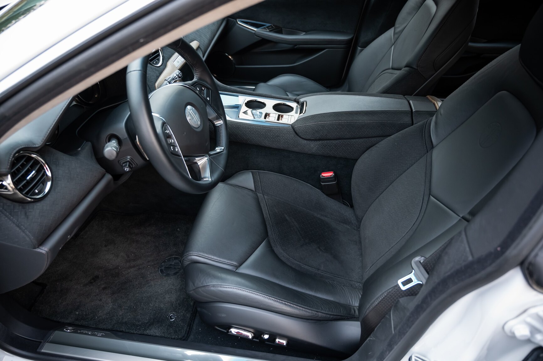 Interiörbild 2012 Fisker Karma ES