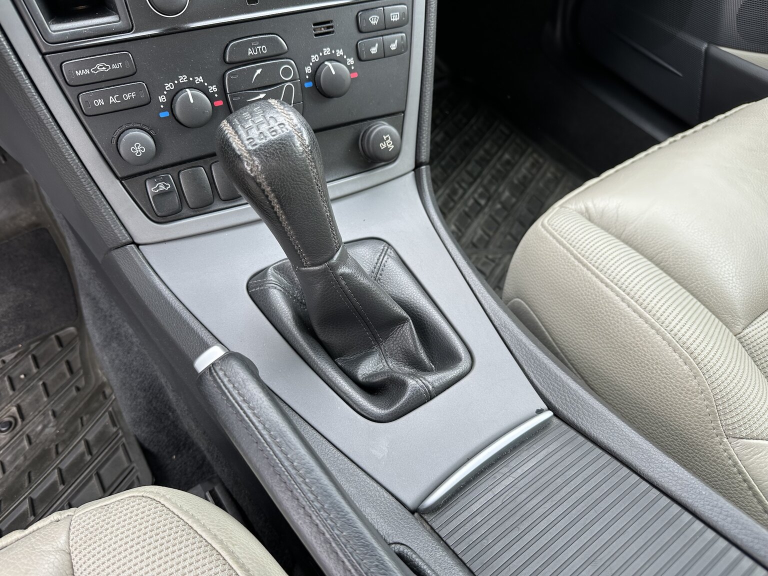 Interior image of 2008 Volvo V70 Classic