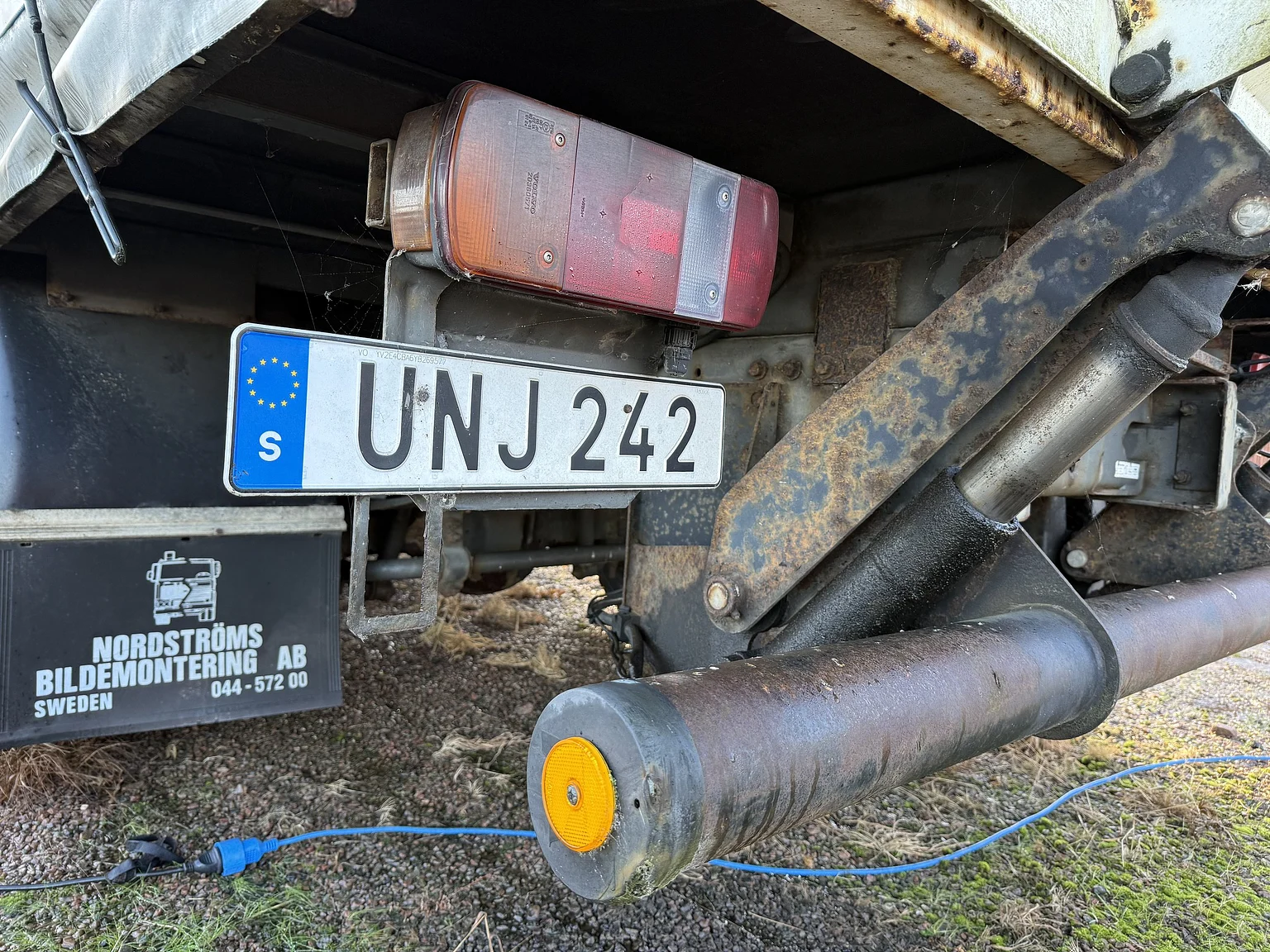 Exteriörbild på 2000 Volvo FL6 4x2 - NO RESERVE (28)