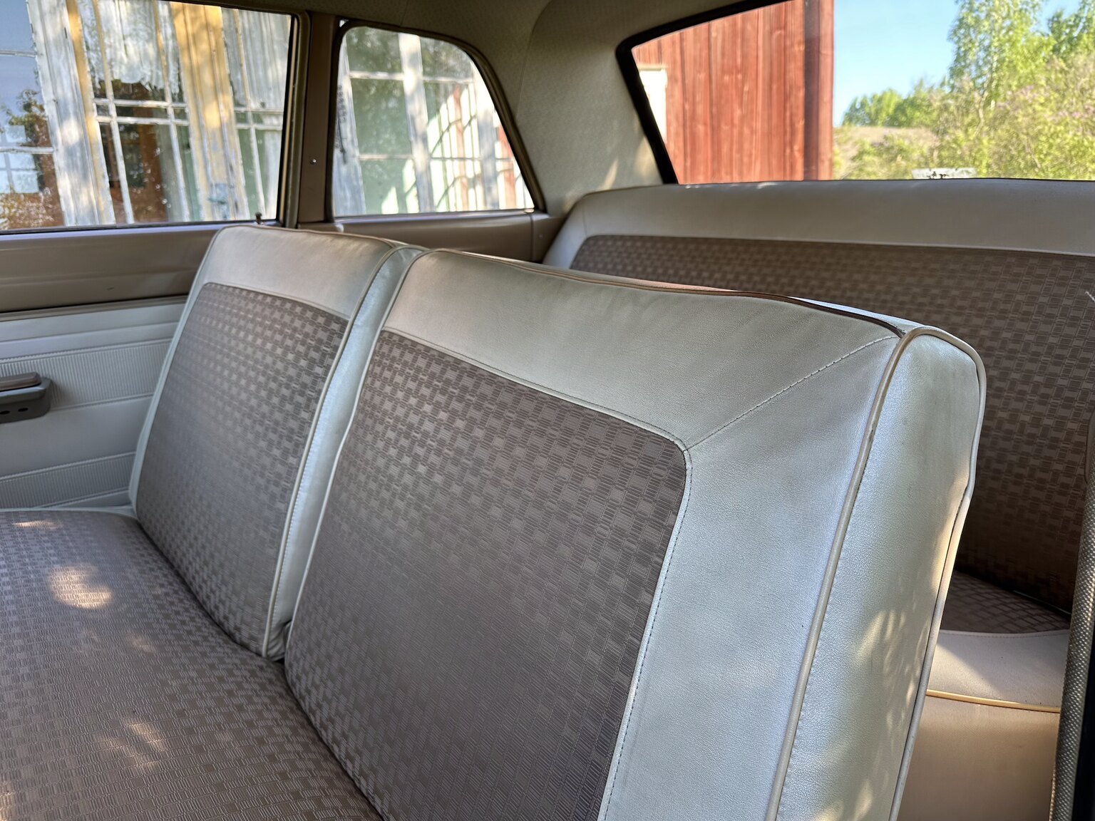 Interiörbild 1966 Plymouth Valiant 100 2-door Sedan