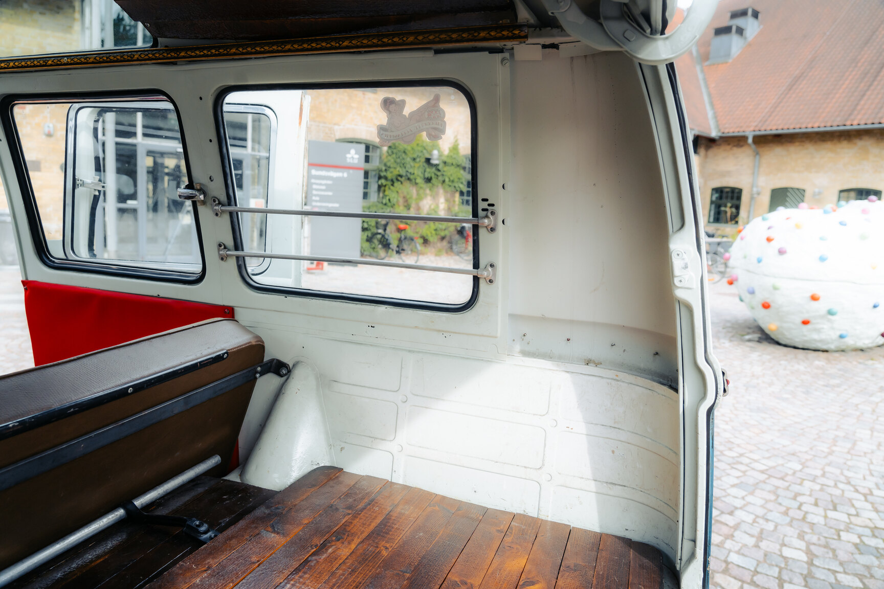 Innenraumfoto von 1964 Volkswagen Kleinbus Transporter 1500 Deluxe “21-fönsters Samba”