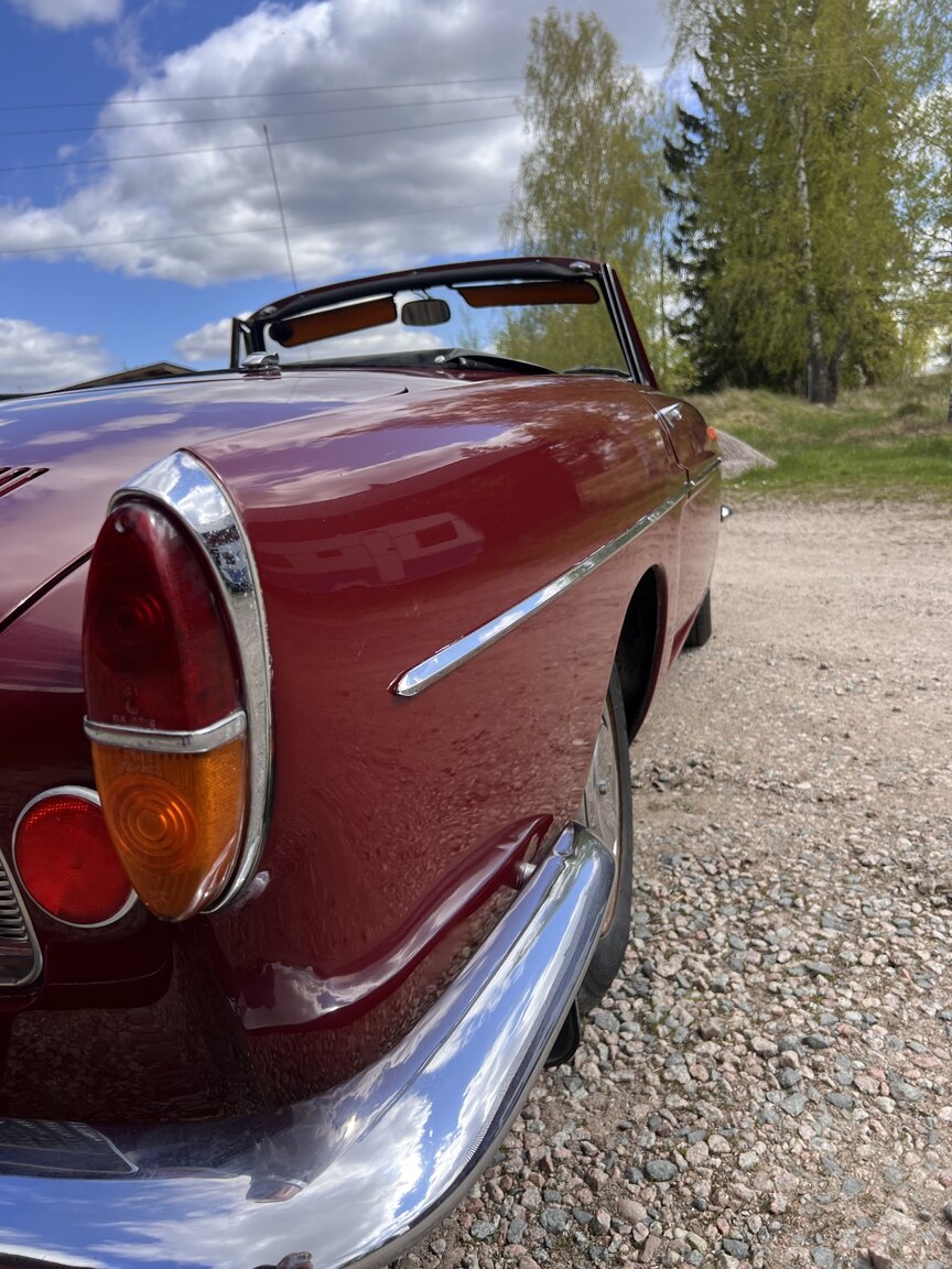 Exterior image of 1967 Renault Caravelle Coupé