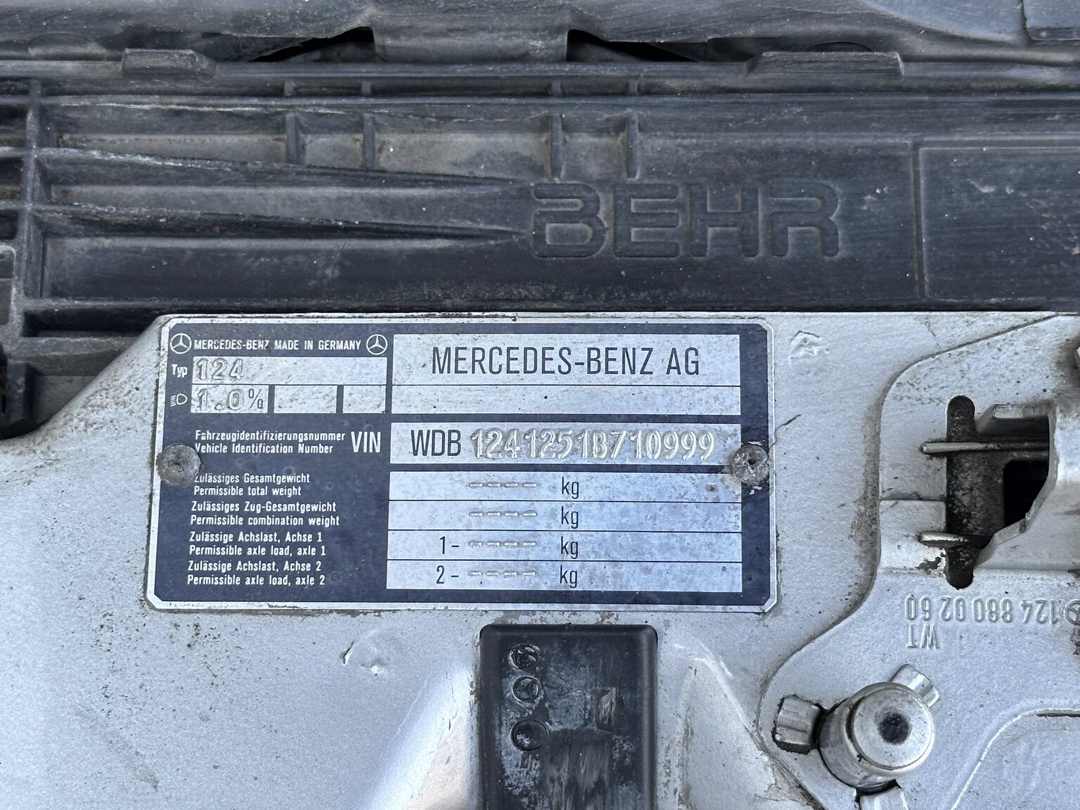 Image of 1992 Mercedes-Benz 250D mechanics