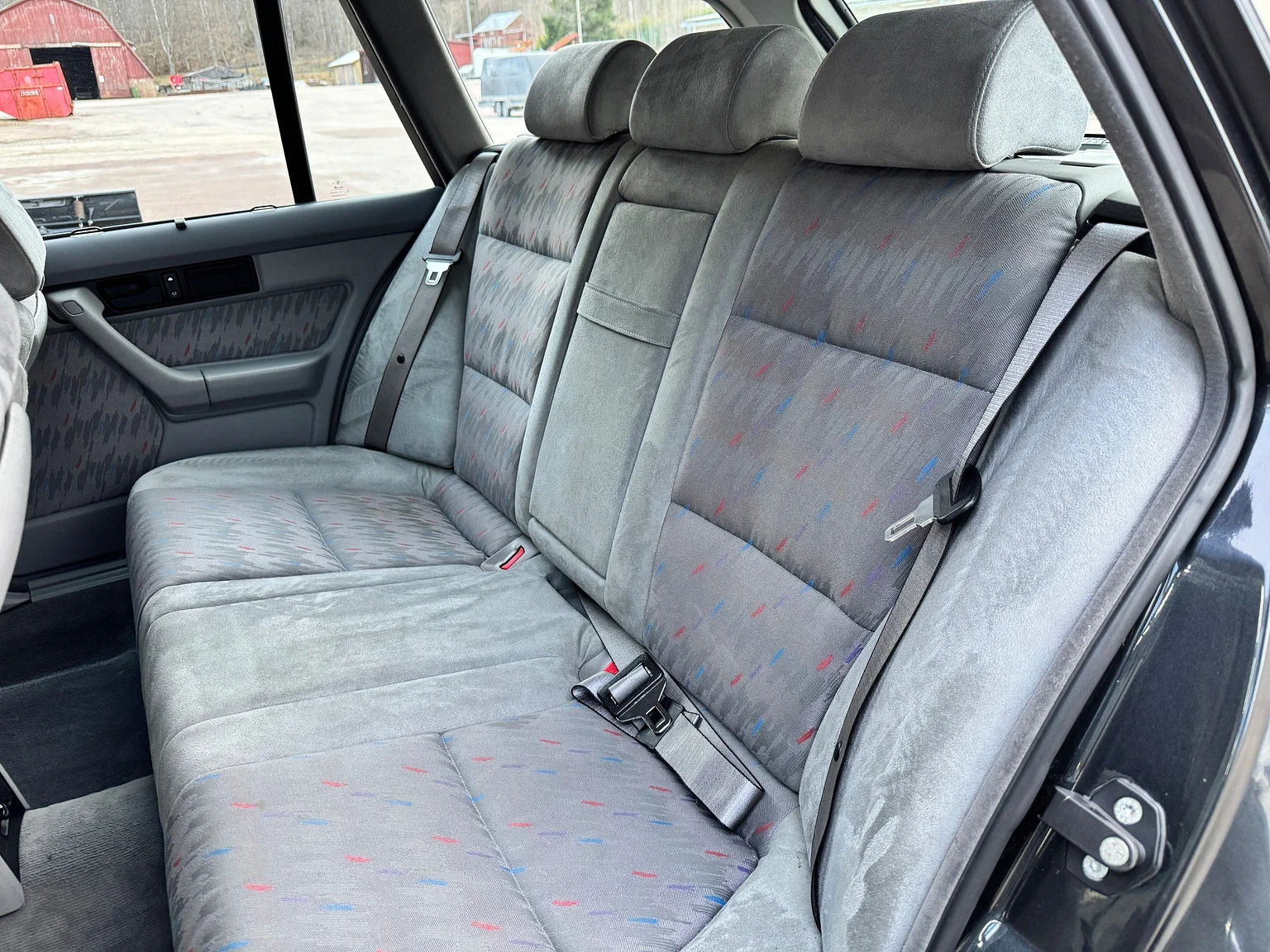 Innenraumfoto von 1993 BMW E34 M5 Touring  (91)